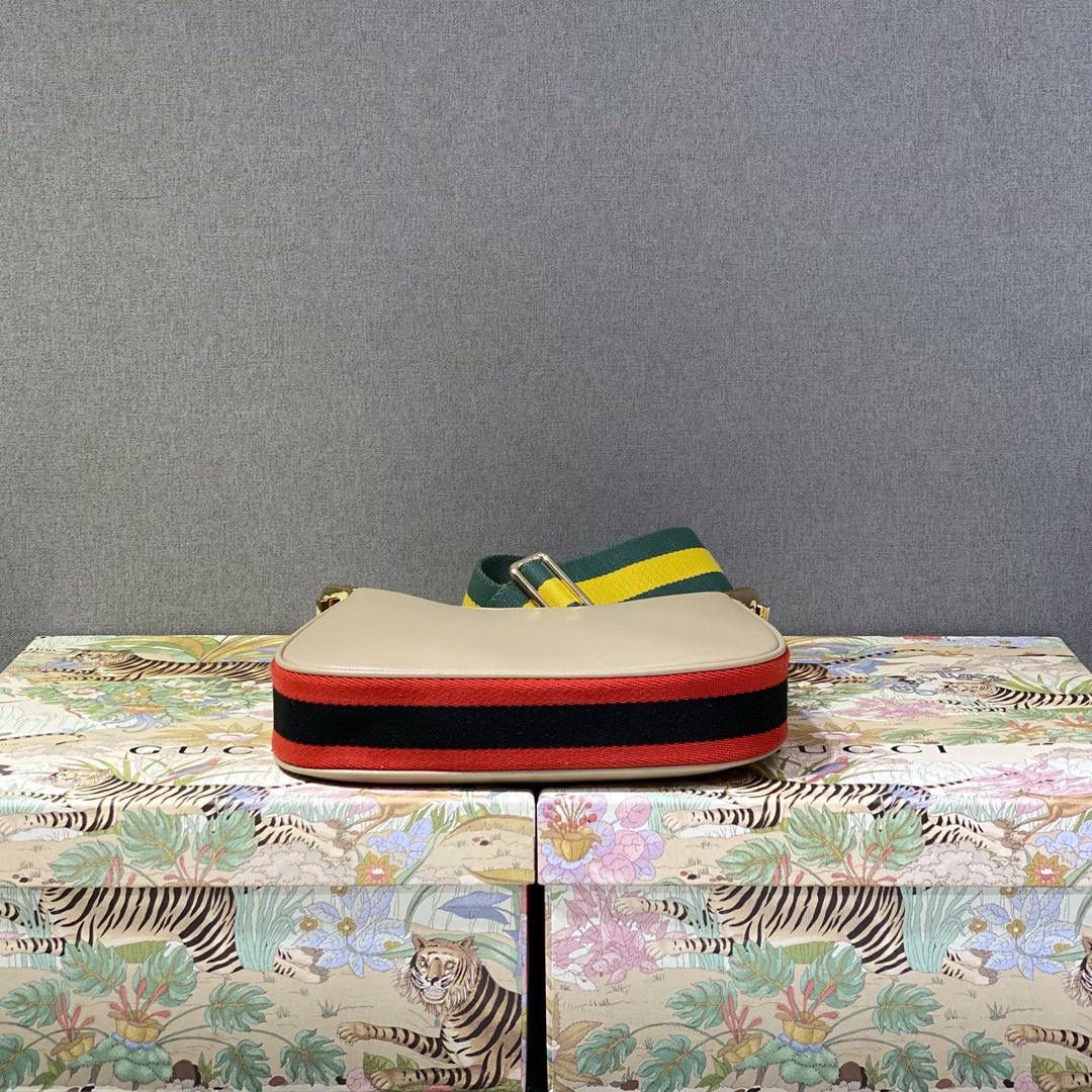 ▪大货实拍 𝗚𝘂𝗰𝗰𝗶 𝗔𝘁𝘁𝗮𝗰𝗵𝗲新品系列 型号：699409 尺寸：23*22*5cm