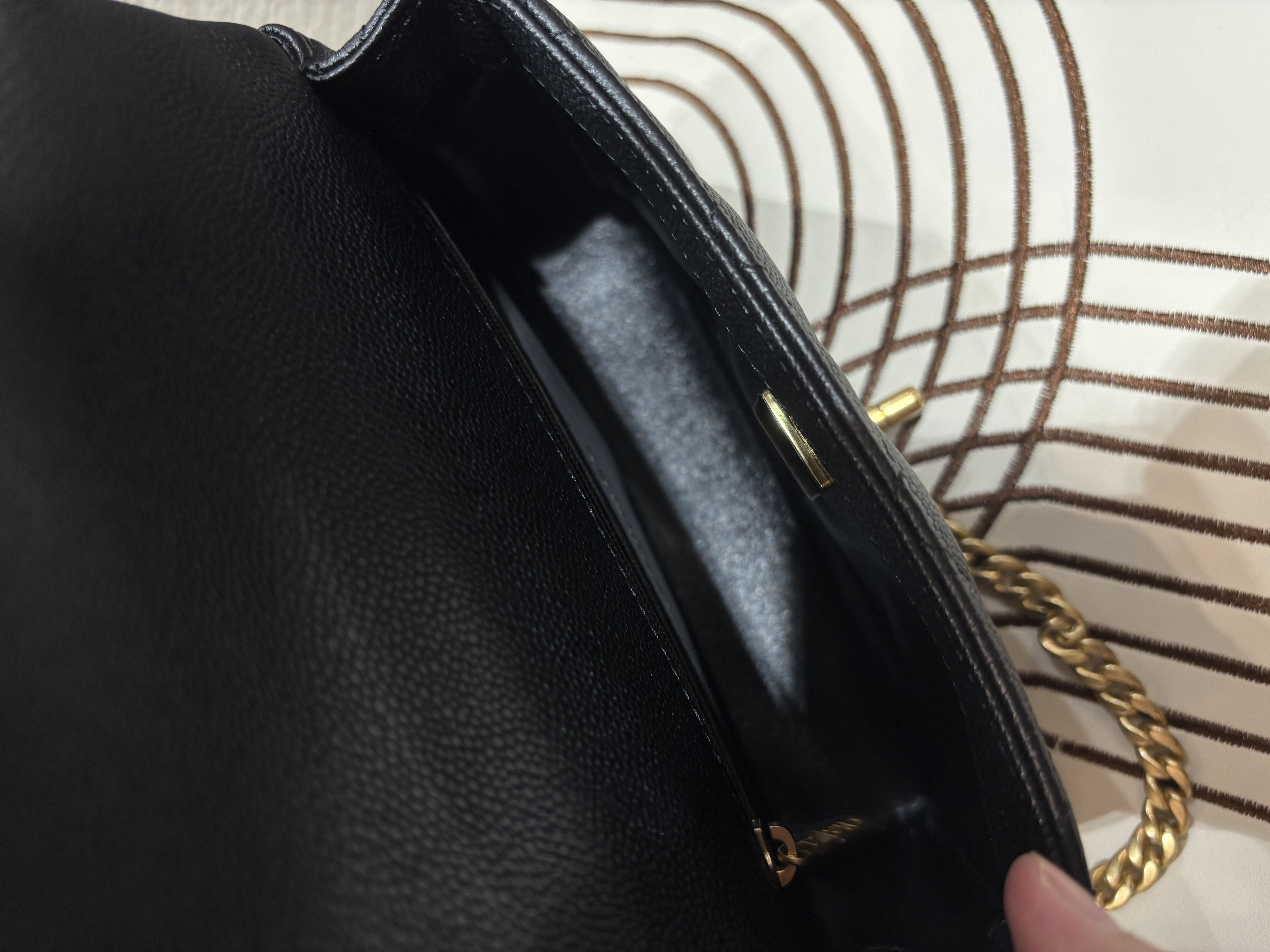 未使用品 Chanel flap bag 黑色魚子醬牛皮心心金球 心形調子求方胖子100%Authentic, Unused未使用品 ✅晶片✅收據✅Dust bag✅Box