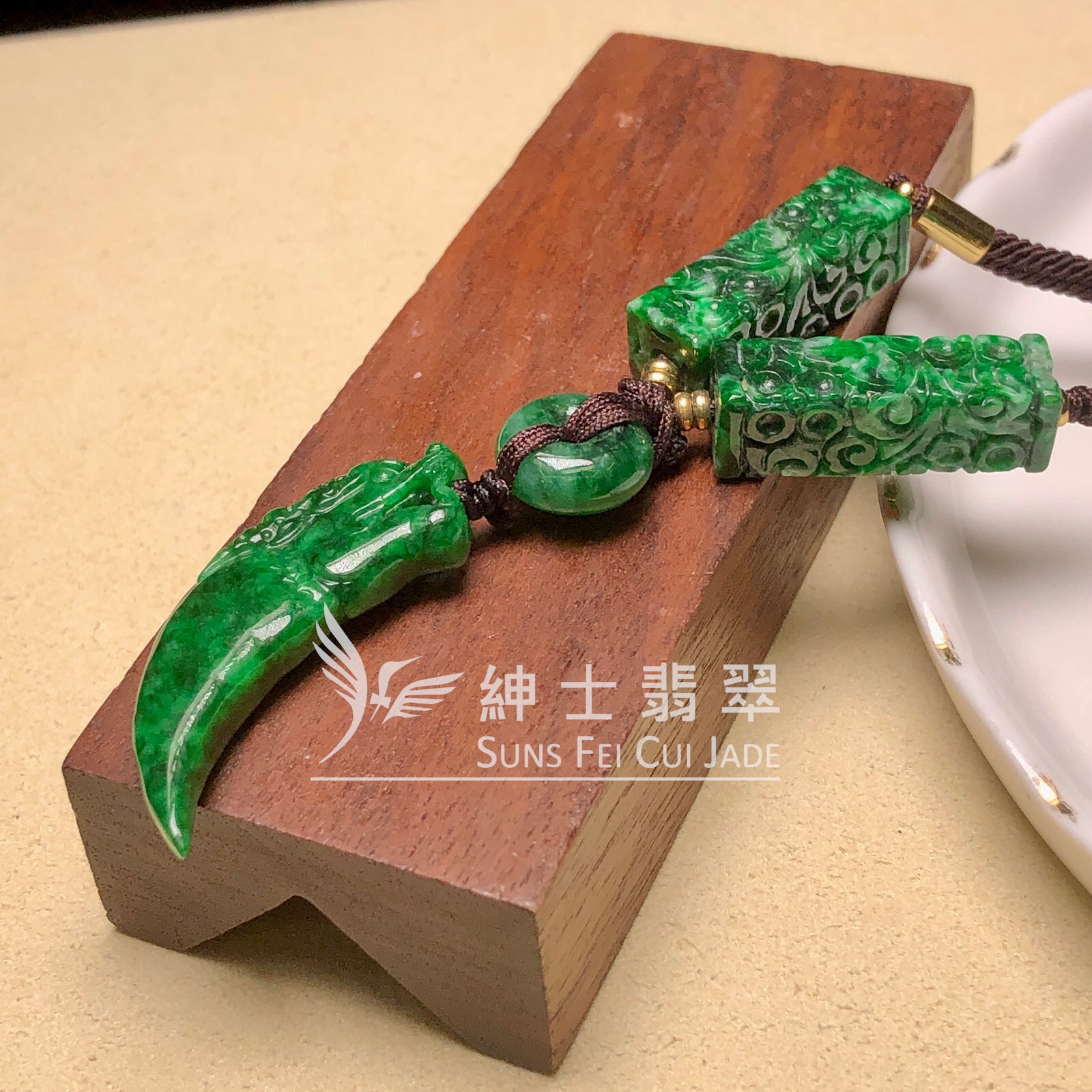 B08507 花青龍牙雕刻件特色頸繩