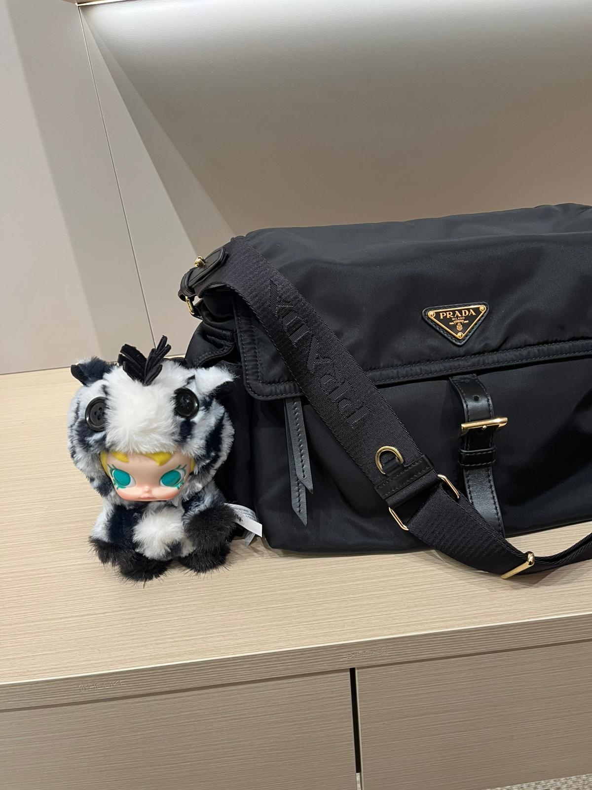 PRADA Re-Nylon Explore 2 way bag 1BD391, 100%aauthentic, 98%New ✅收據副本 ✅Dust bag