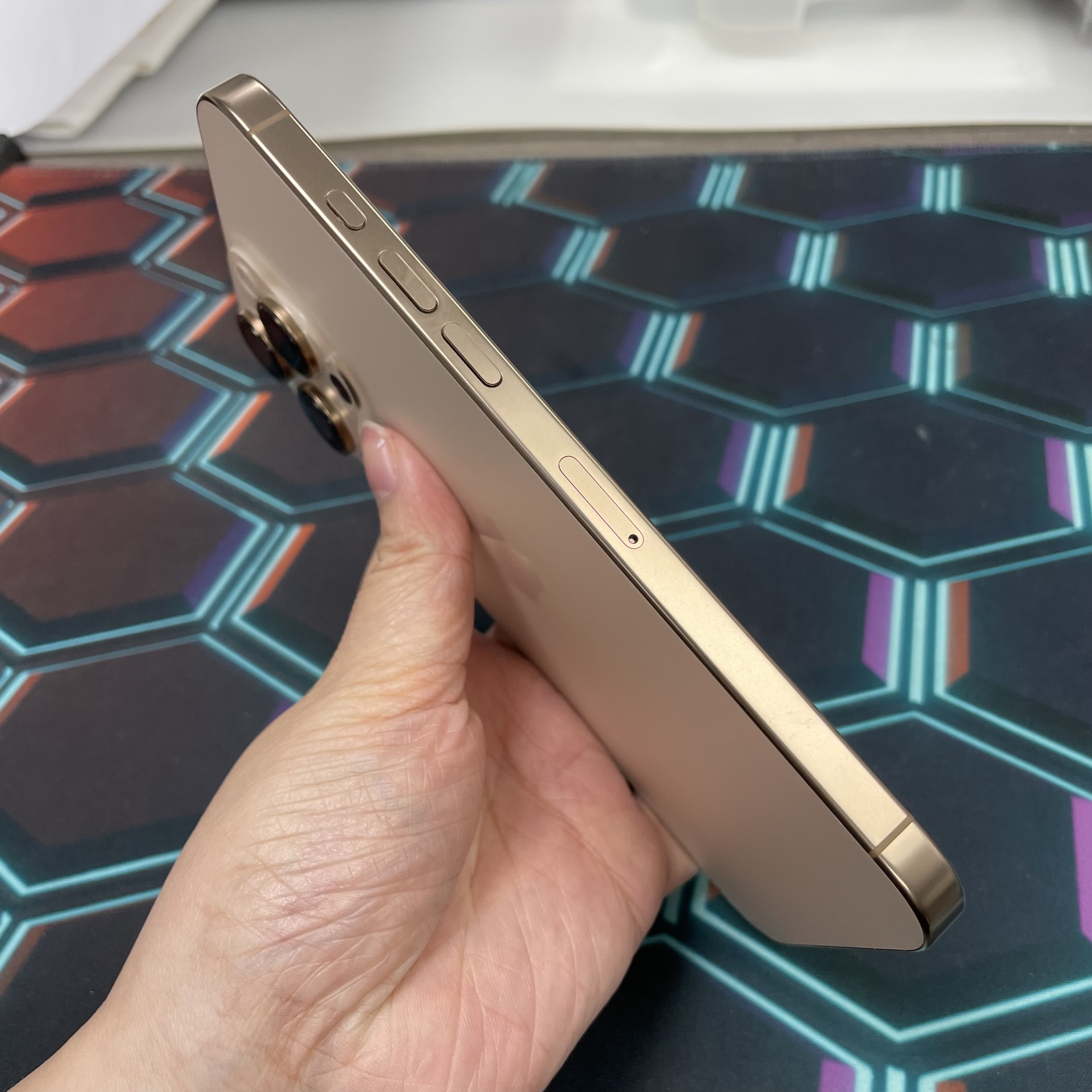*7914 16 pro max 勁靚機 512Gb 電88 沙色 gold