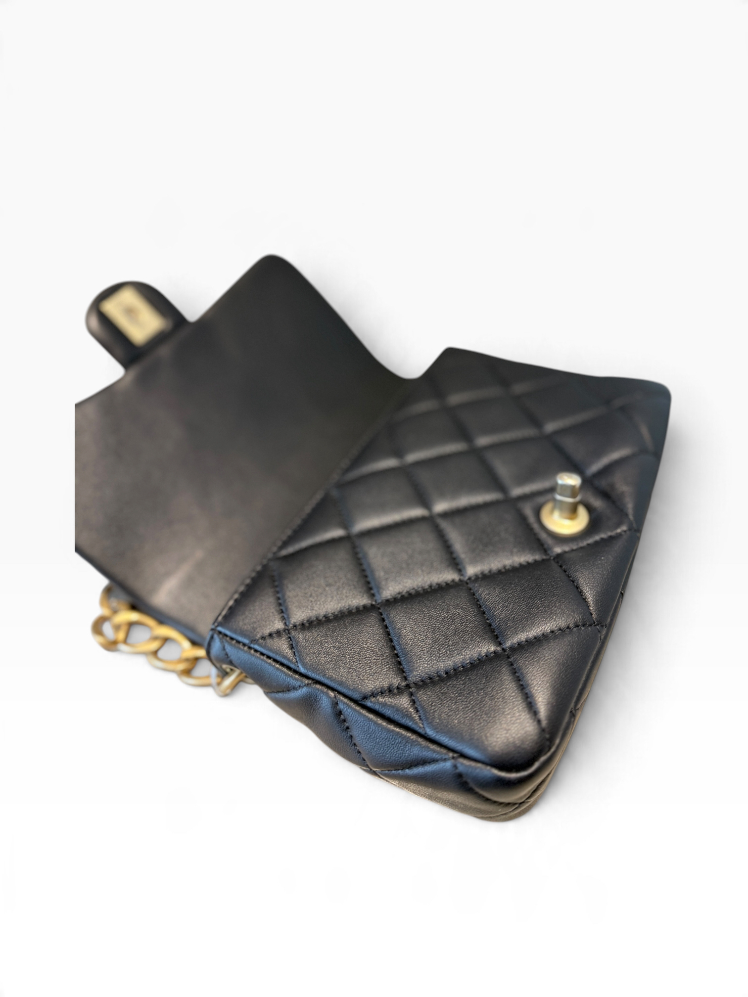 Pre owned chanel shoulder black P10121