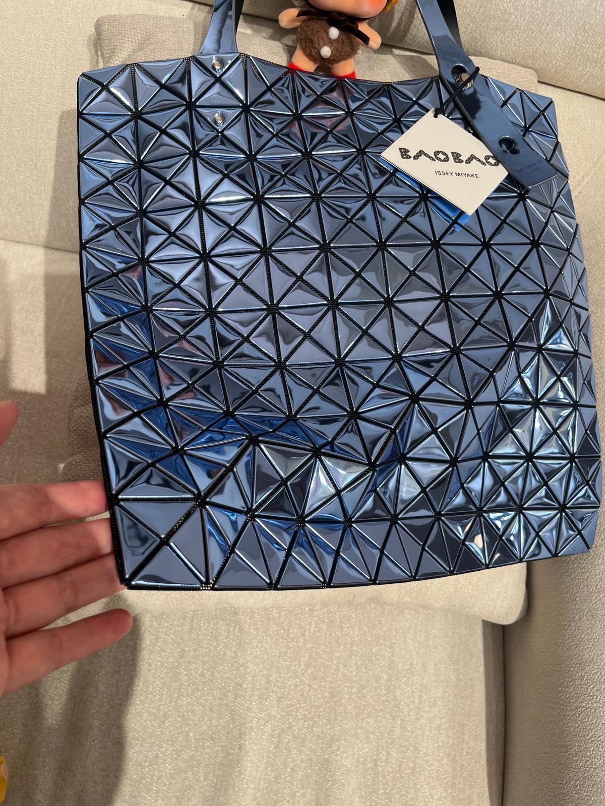 Issey Miyake Bao Bao Tote bag冰塊藍色 39.5cm 10x10 100%Authentic,99%new unused✅certificate✅dust bag 