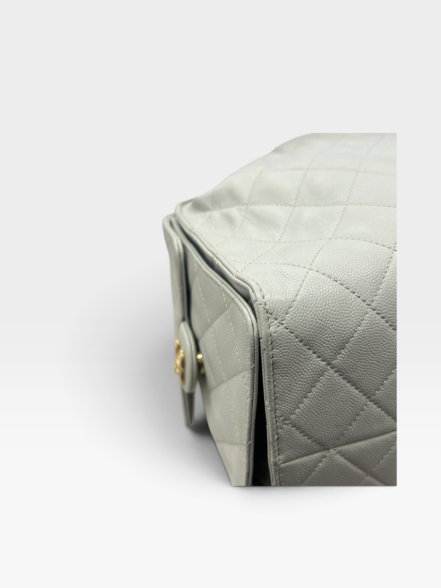 Pre-Owned CHANEL 25 Medium Handbag / Product Code: 090308