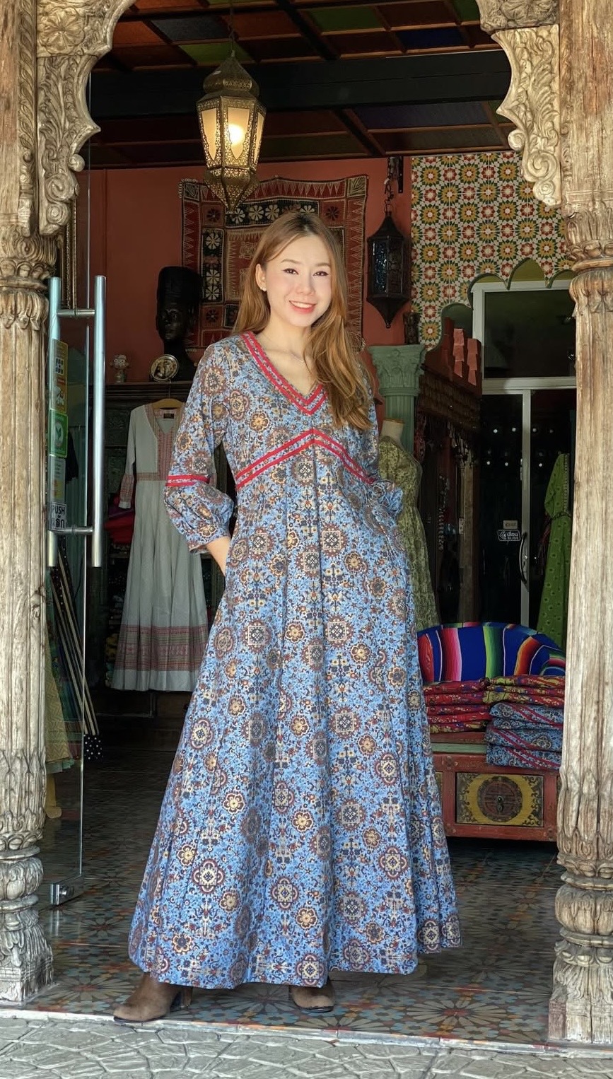 泰國名牌CHEVA - 粉藍色燙金印花對V領燈籠袖長版連身裙