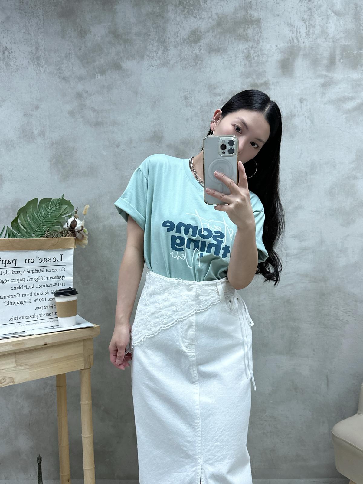 P12 彩色英文字Print Tee