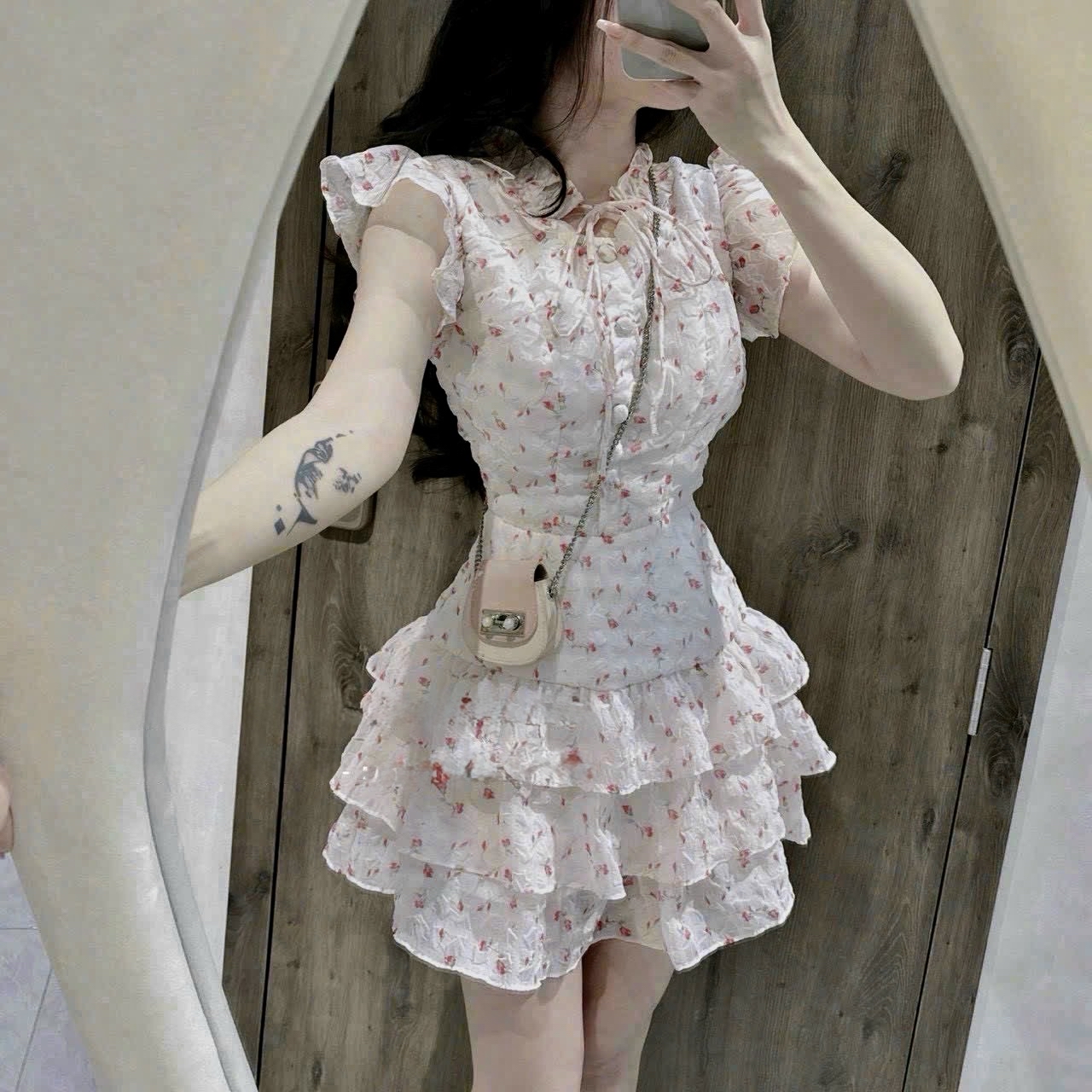 碎花荷葉邊迷你连体裤