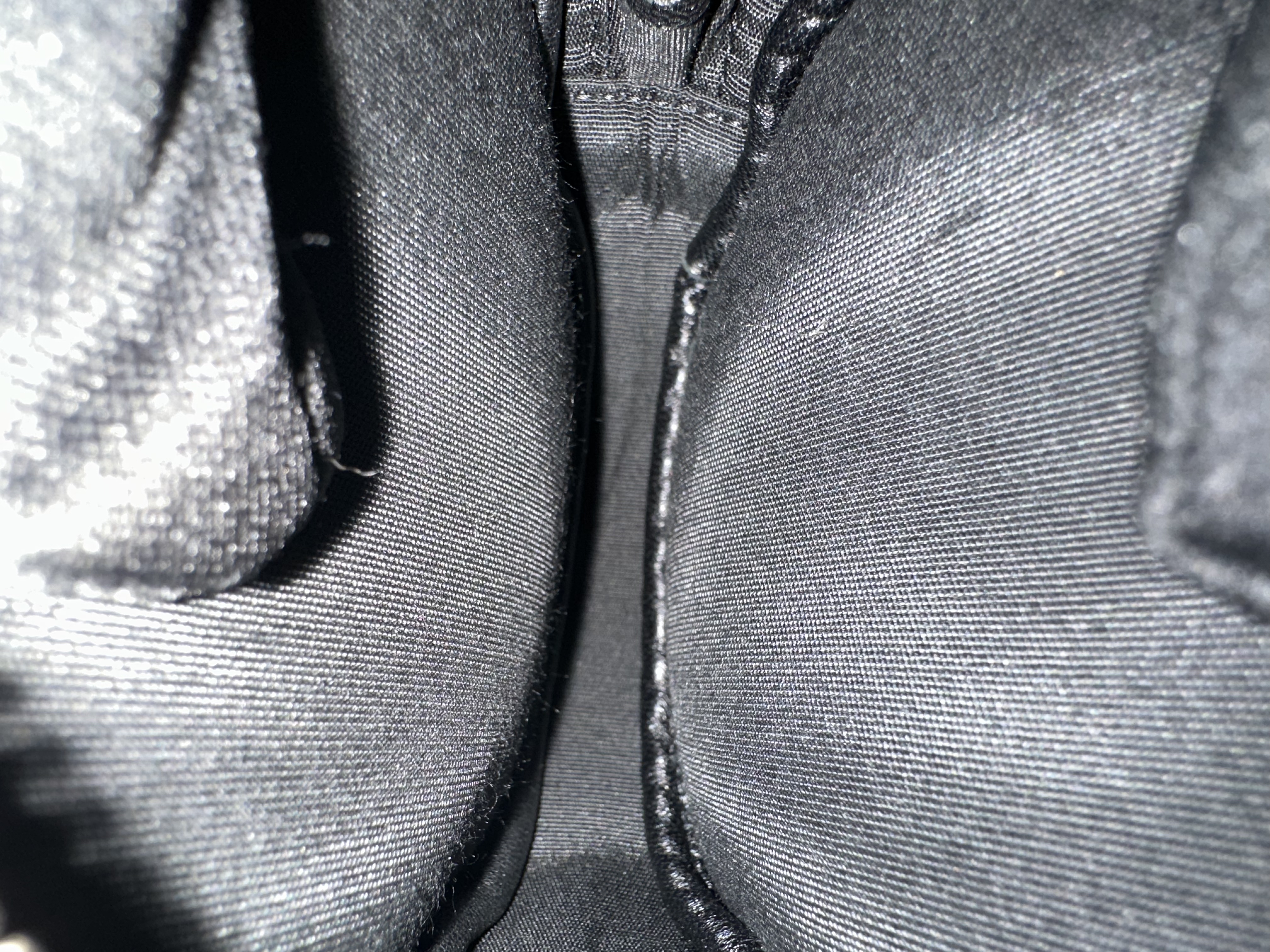 Pre-Owned CHANEL 19 Houndstooth Tweed Wallet on Chain bag / Product Code: 26042901