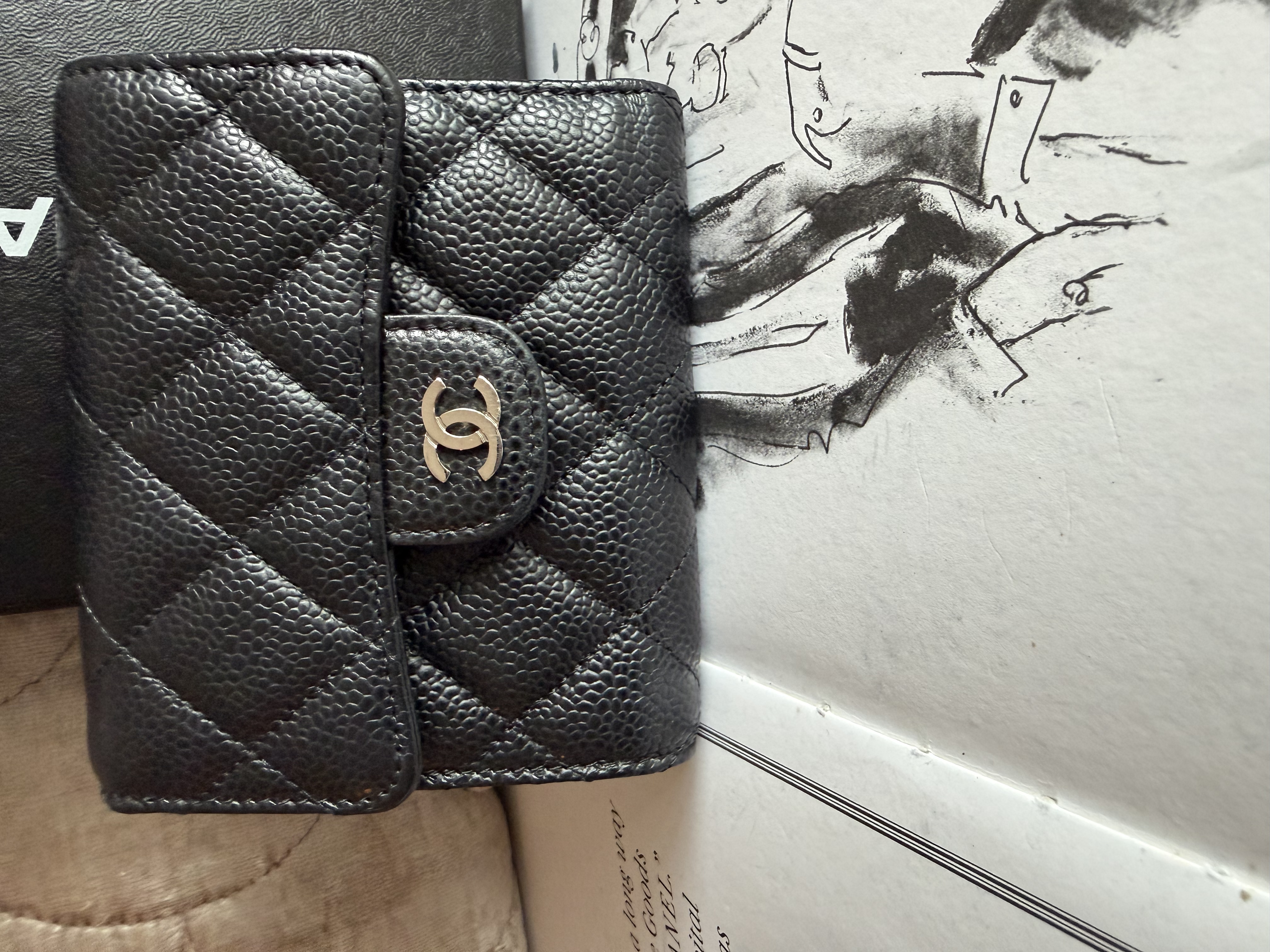 接近閑置 Chanel cc logo black caviar short wallet phw