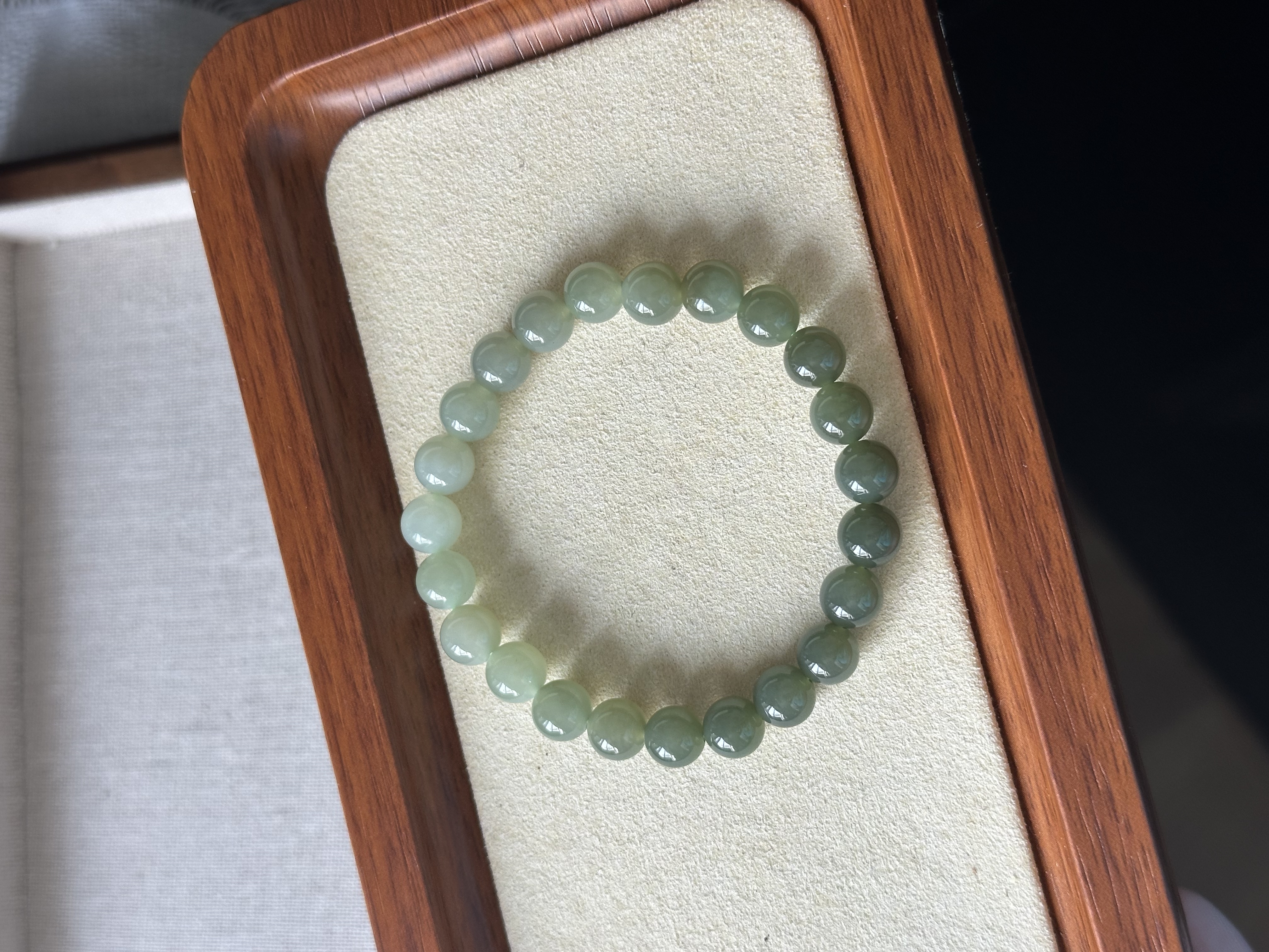 高货渐变和田玉 ｜ Hetian Jade  8.0mm 