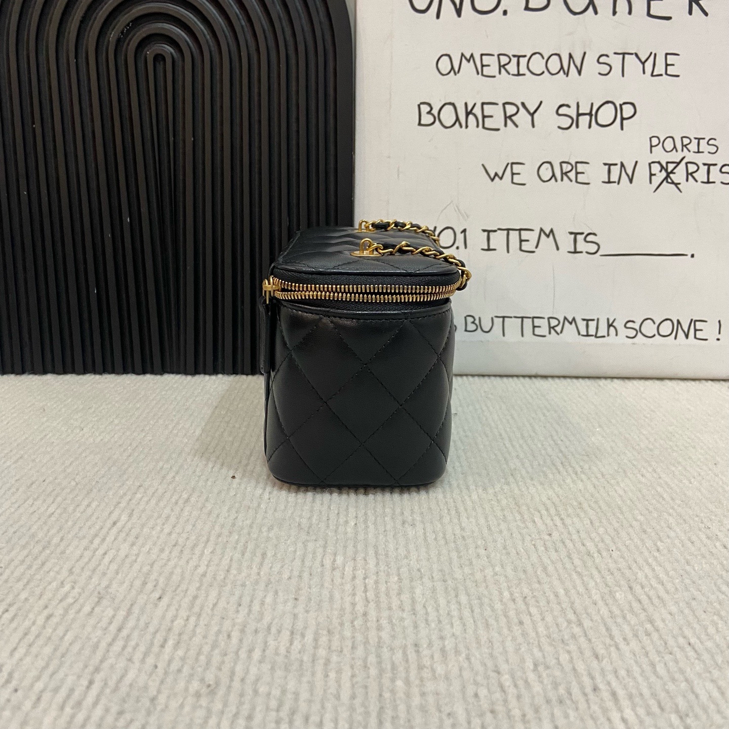 【預訂貨品】Chanel 黑金羊化妝包