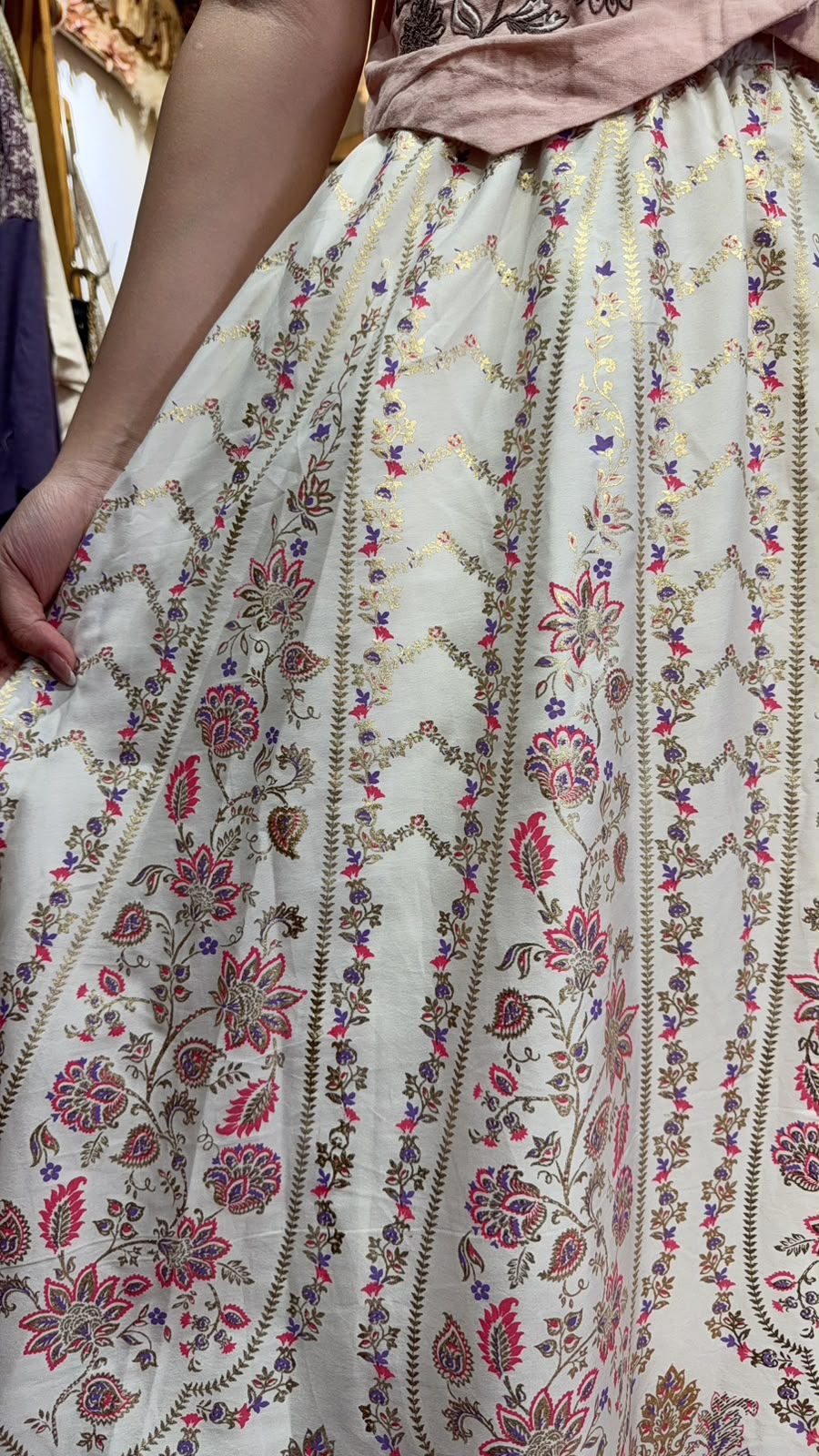 2975 White Pearl Foil Stamping Skirt 40"