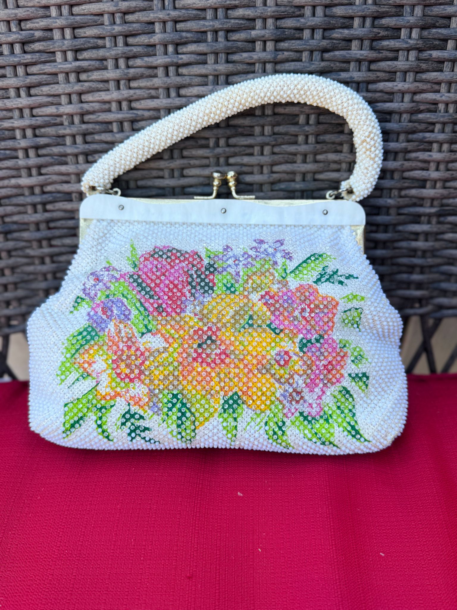 Unmarked C.a. 1960s Made in Hong Kong "Sugar-Coated" Floral Bead Bag (MT2597)