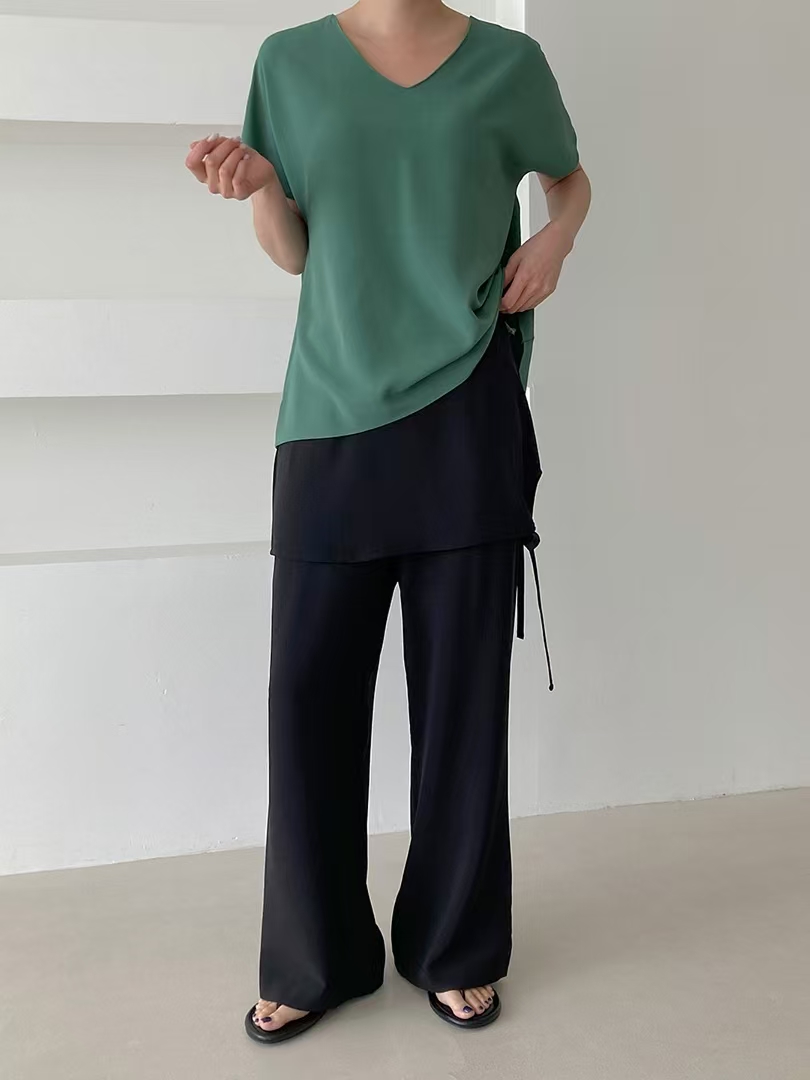 Lightweight V-Neck Short Sleeve Top ‖ 轻盈简约V领短袖上衣KR0153371