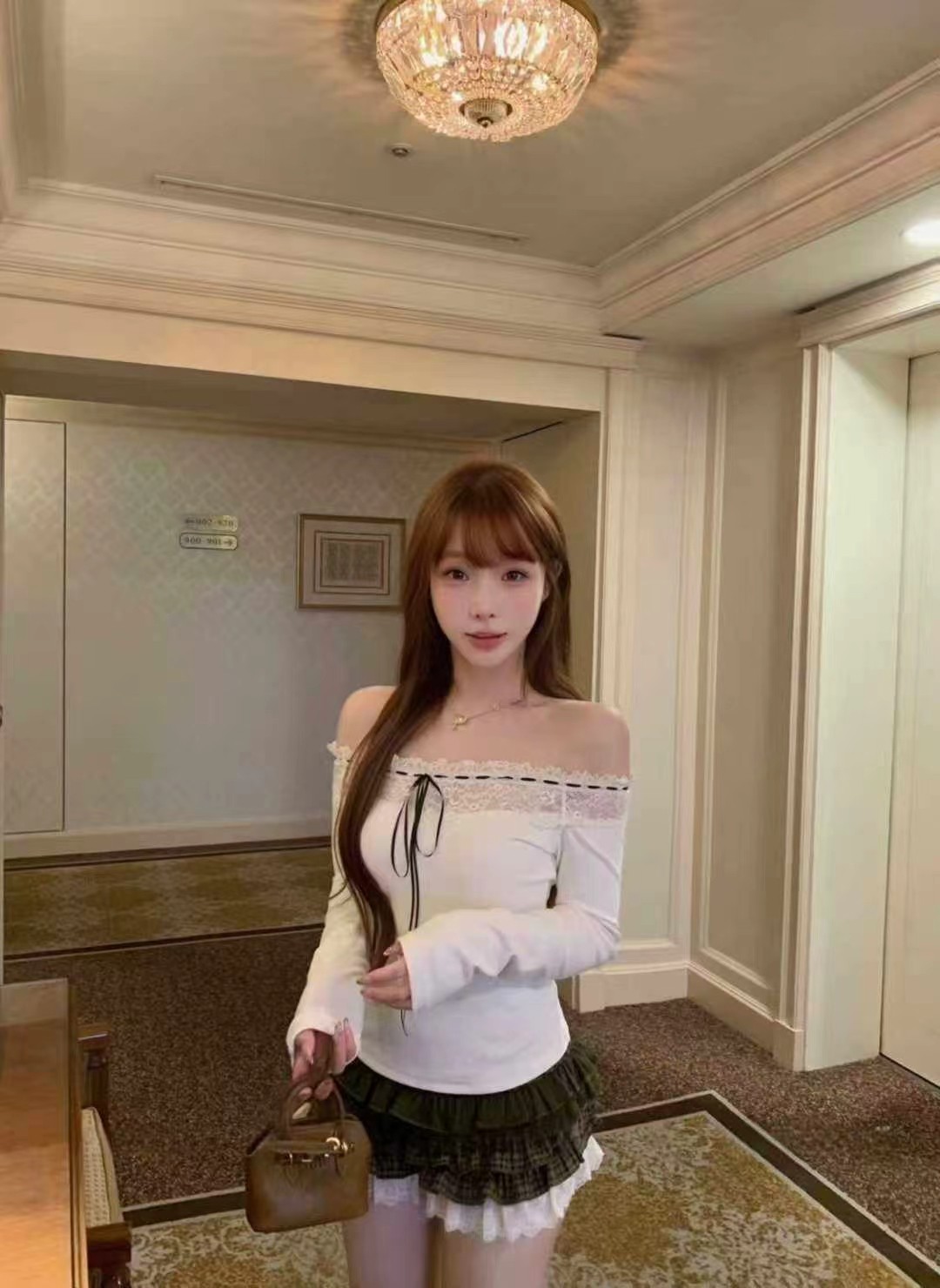 4382 一字肩长袖上衣