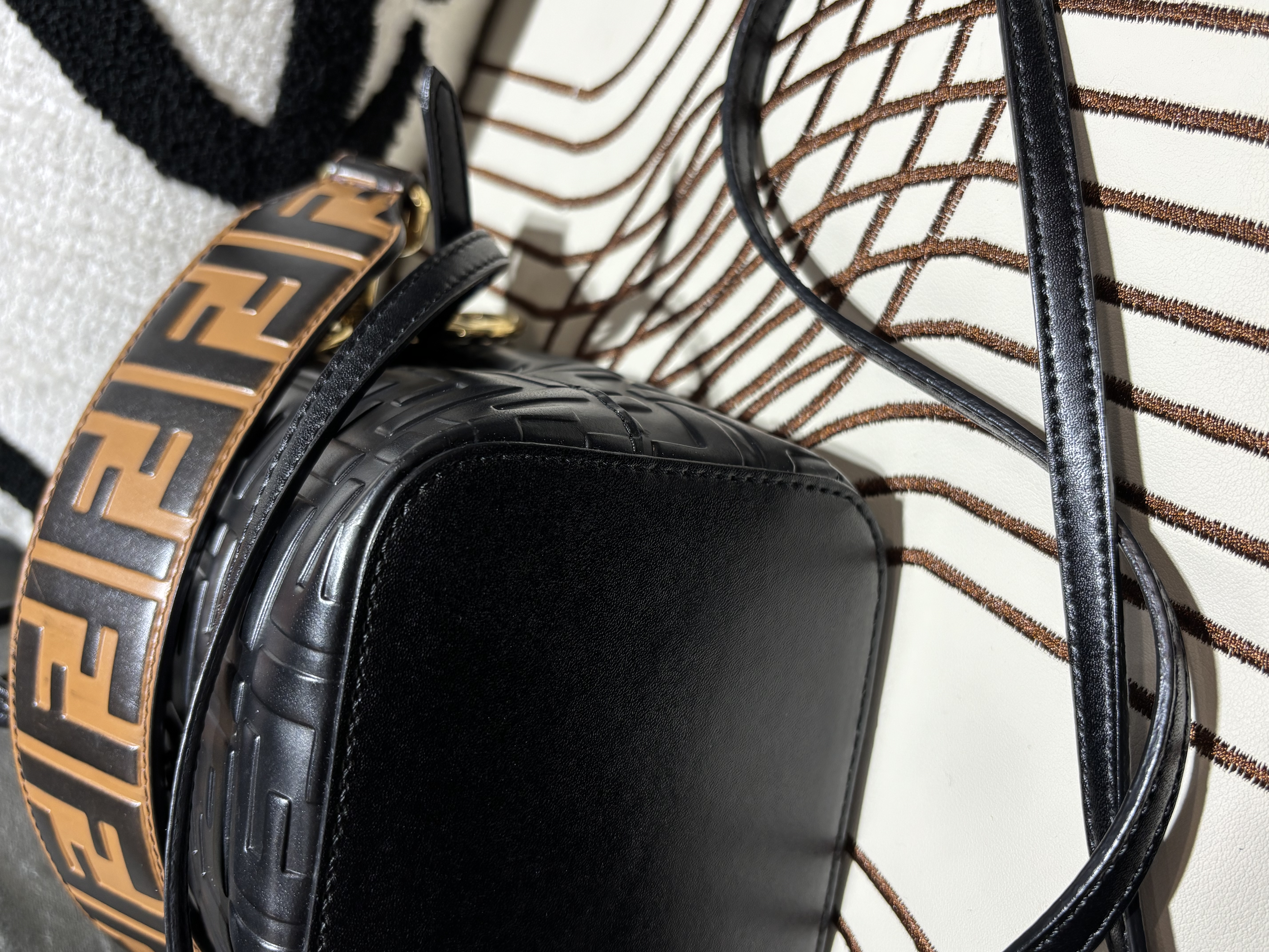 Fendi MON TRESOR 2Way bucket bag 100%Authentic, 95%New✅Dust bag