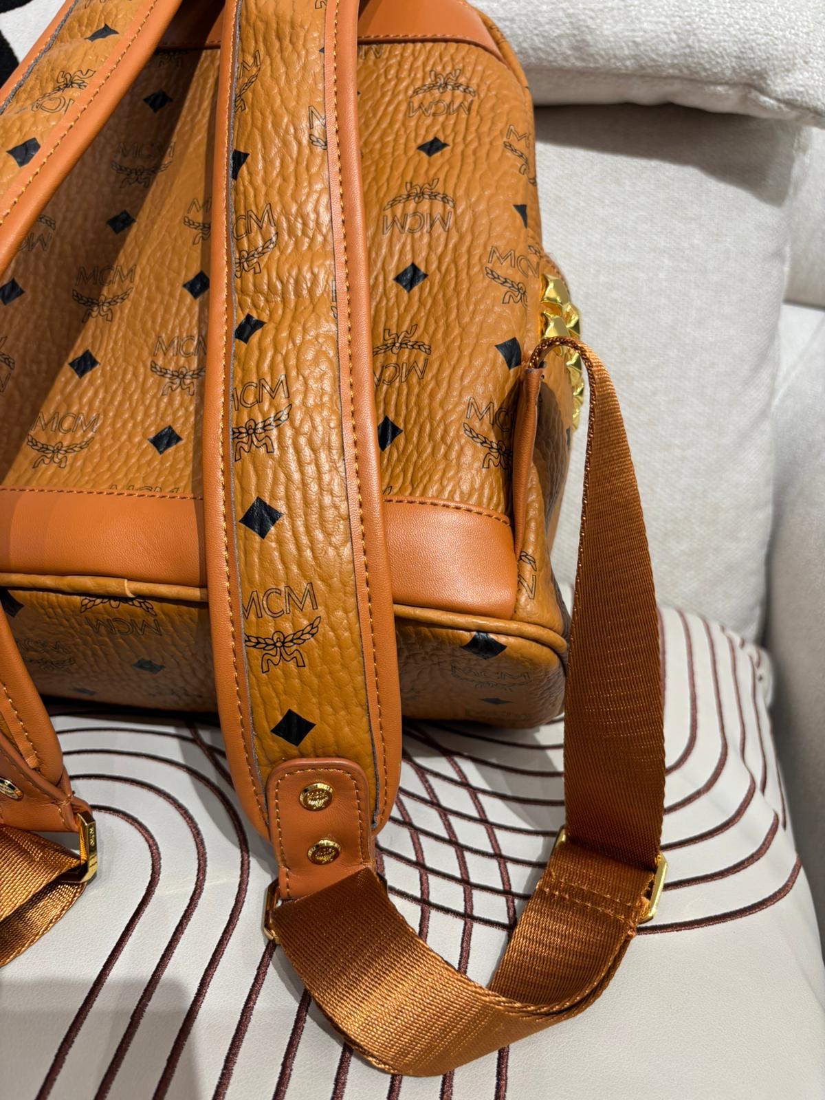 MCM Backpack Visetos 系列 Stark 側鉚釘牛皮後背包 100%Authentic, 98%New ✅Dust bag