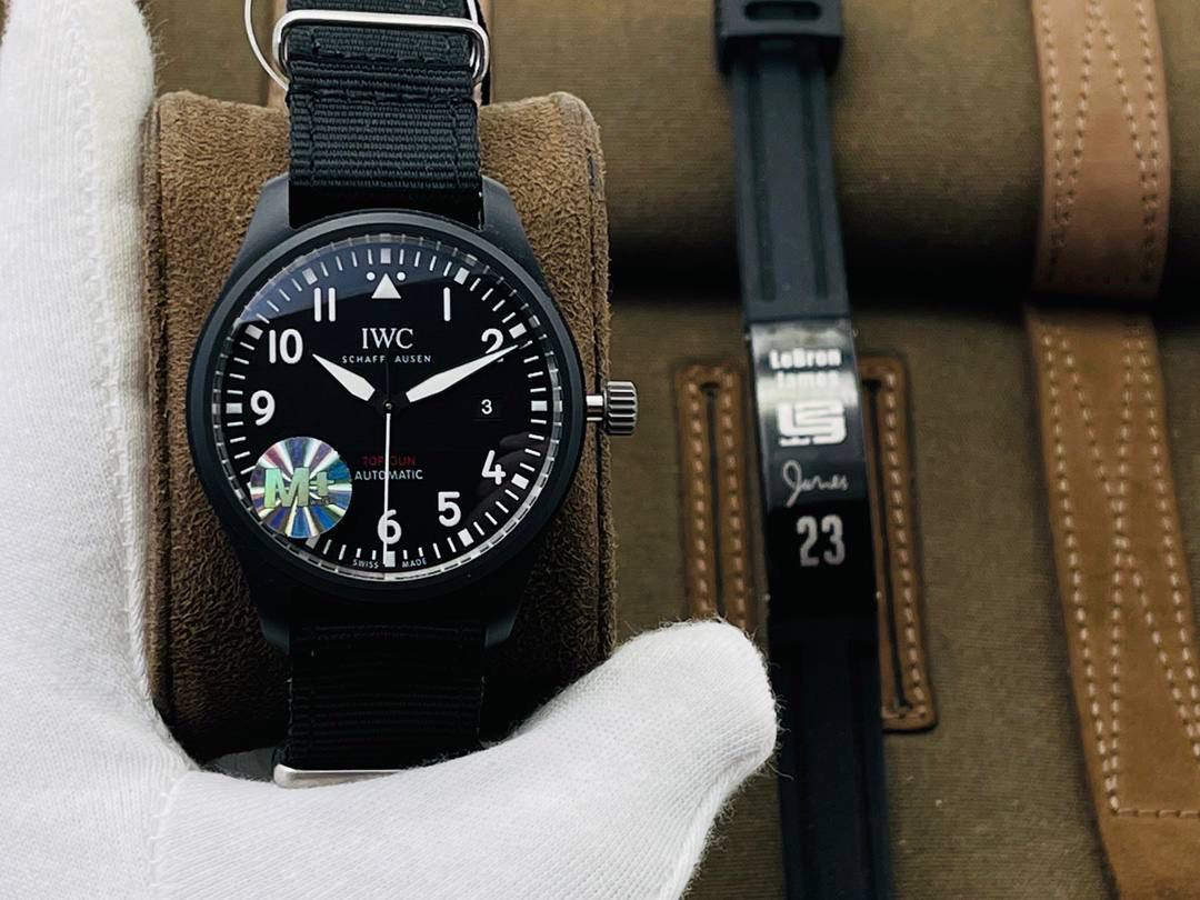 IWC 万国表飞行员系列 TOP GUN 海军空战部队自动机械腕表