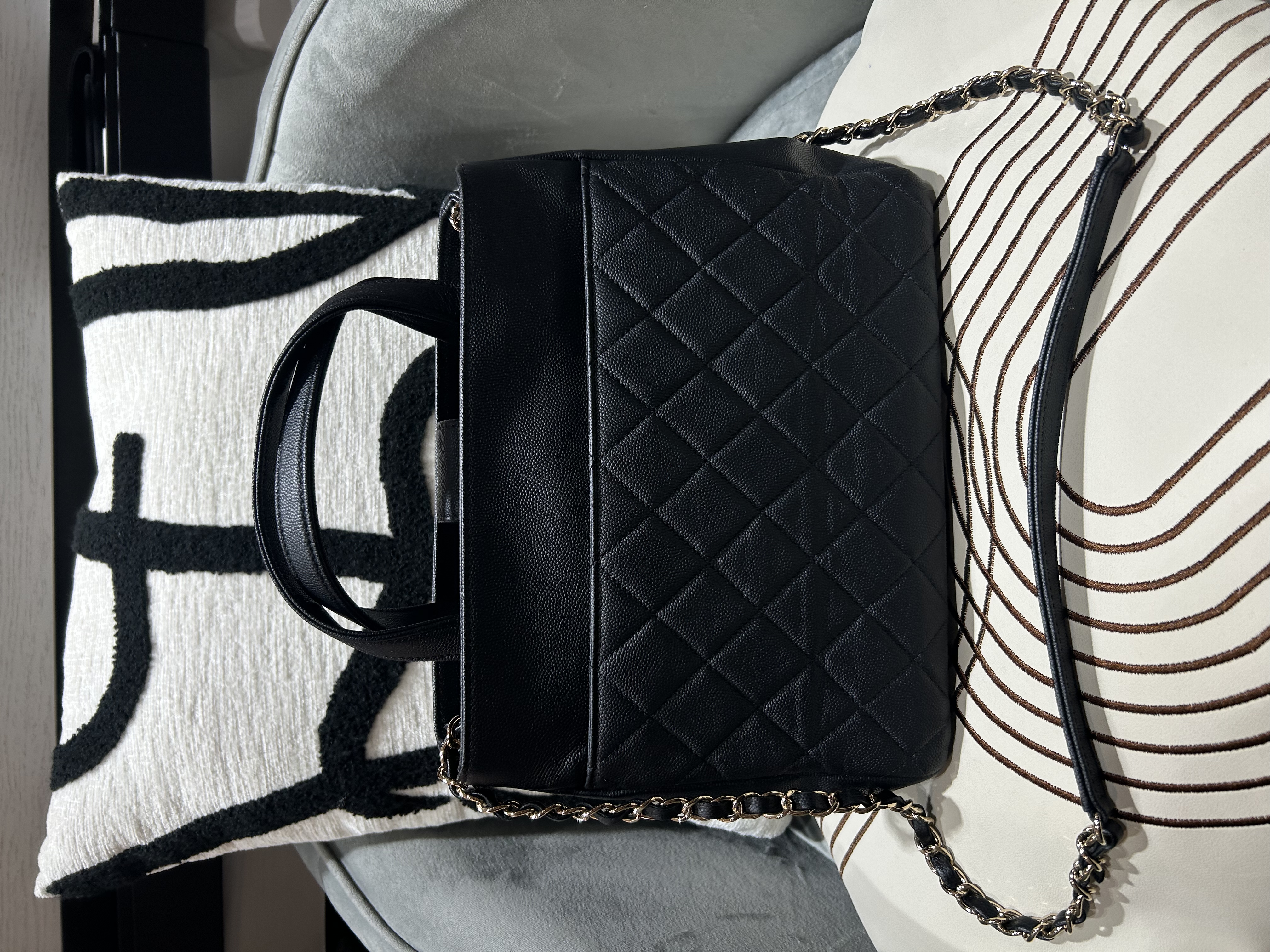CHANEL Business Affinity Small Caviar calfskin bag 黑色顆粒紋小牛皮金扣兩用袋A93750  100%Authentic, 95%New ✅28card✅Dust bag
