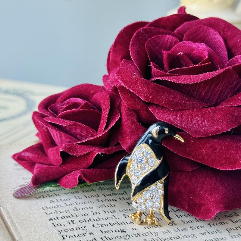 Vintage Adorable Sparkling Rhinestone Enamel Penguin Brooch (MT2044-5)
