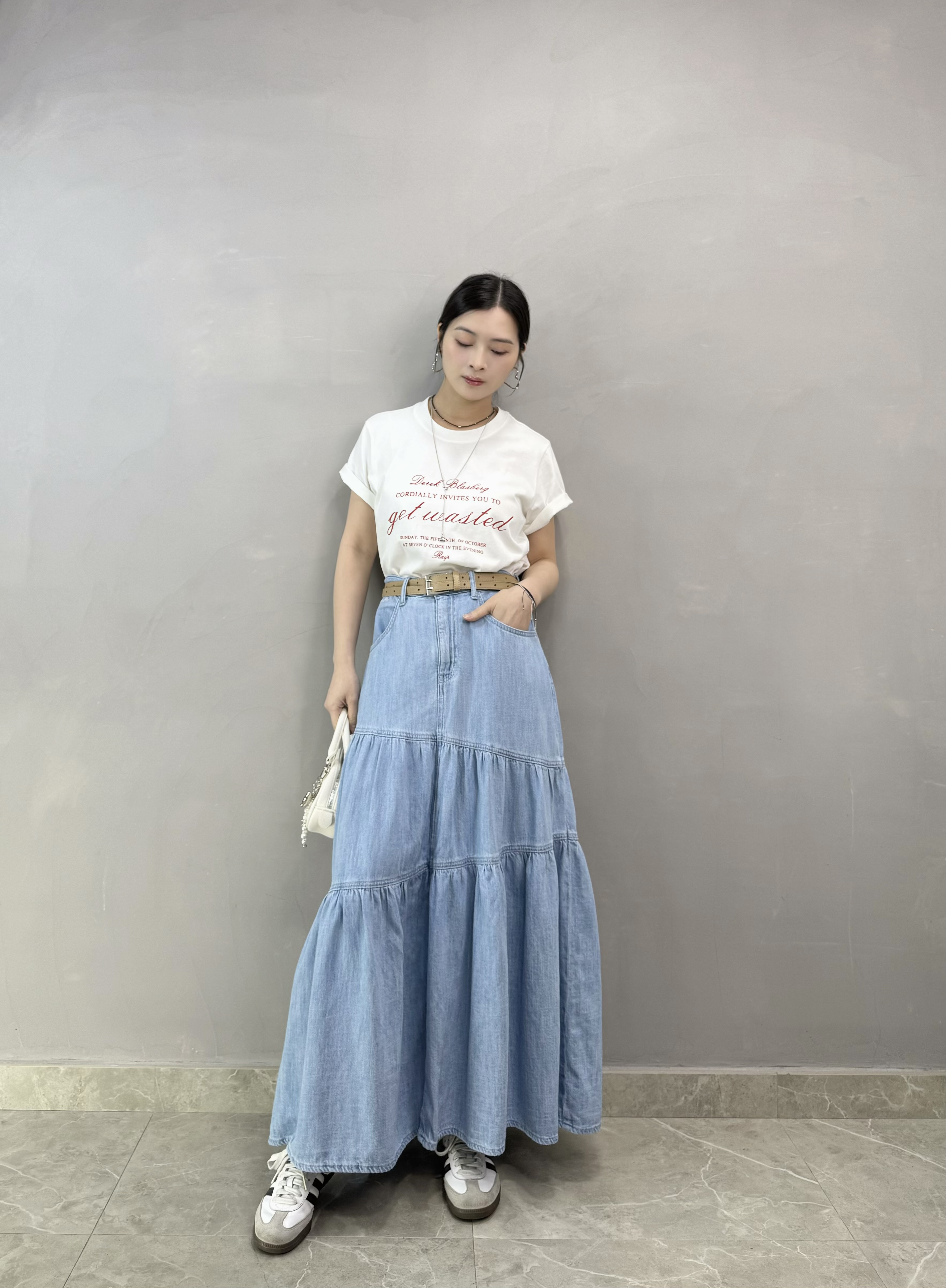 S68 撩草字英文字tee
