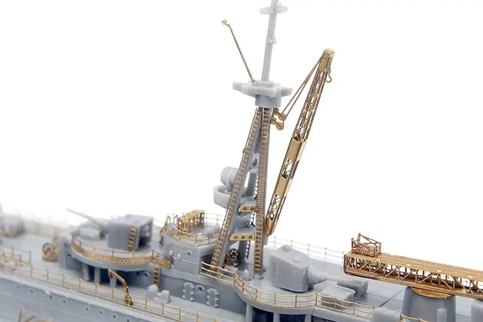 1/700 Japanese cruiser Kuma 1942 (with Photo-Etched Parts)