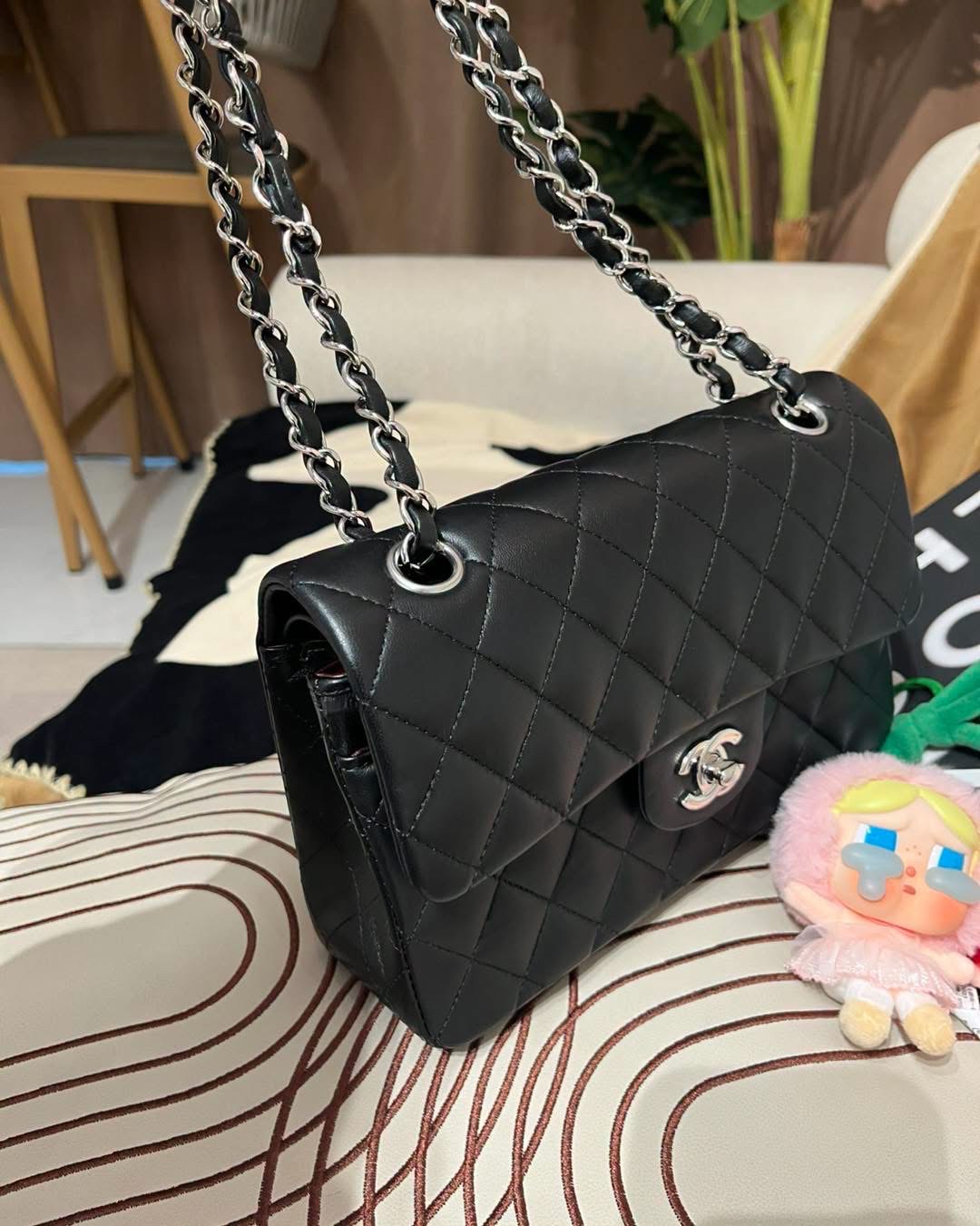 Chanel classic flap 23 A01113 cf23 黑羊銀扣 100%Authentic, 95%New  ✅晶片✅塵袋✅盒