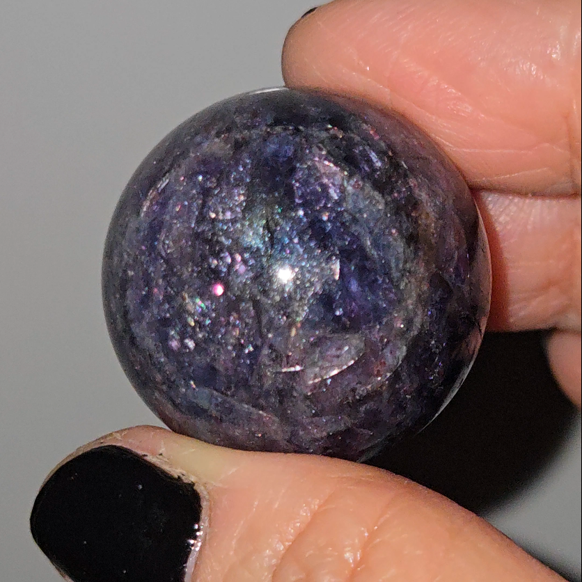 Blood iolite sphere with star flash asterism, rainbows - IL7