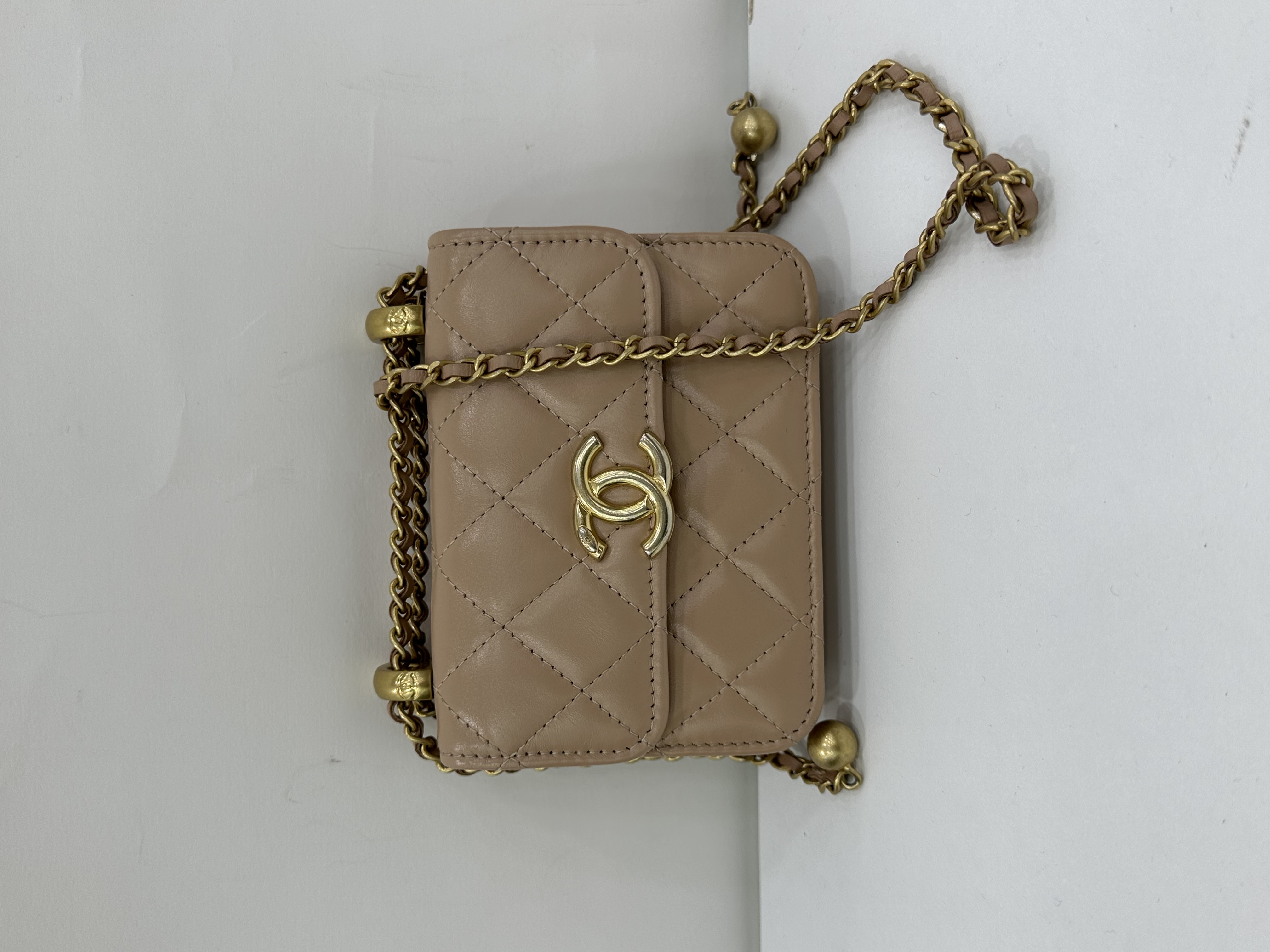 直播貨品 |  [1個-$100 2個-$300］GG77