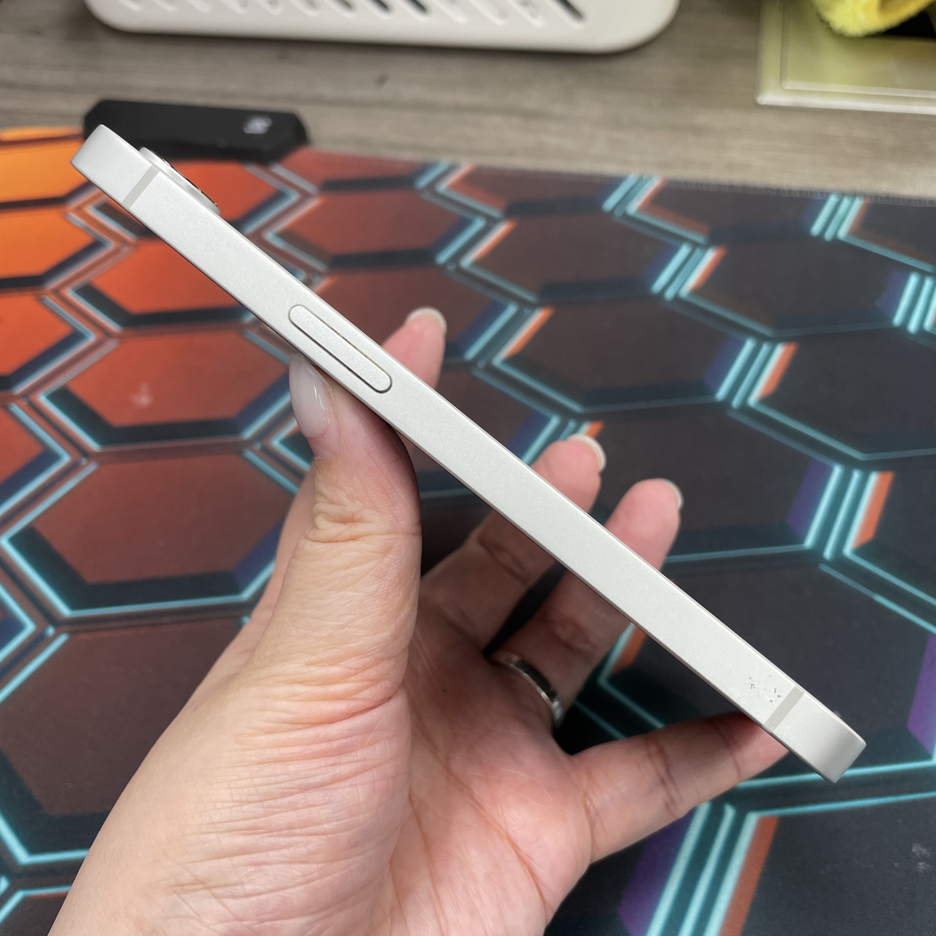 *6709 16e 超靚機 256GB 電93 白色 white