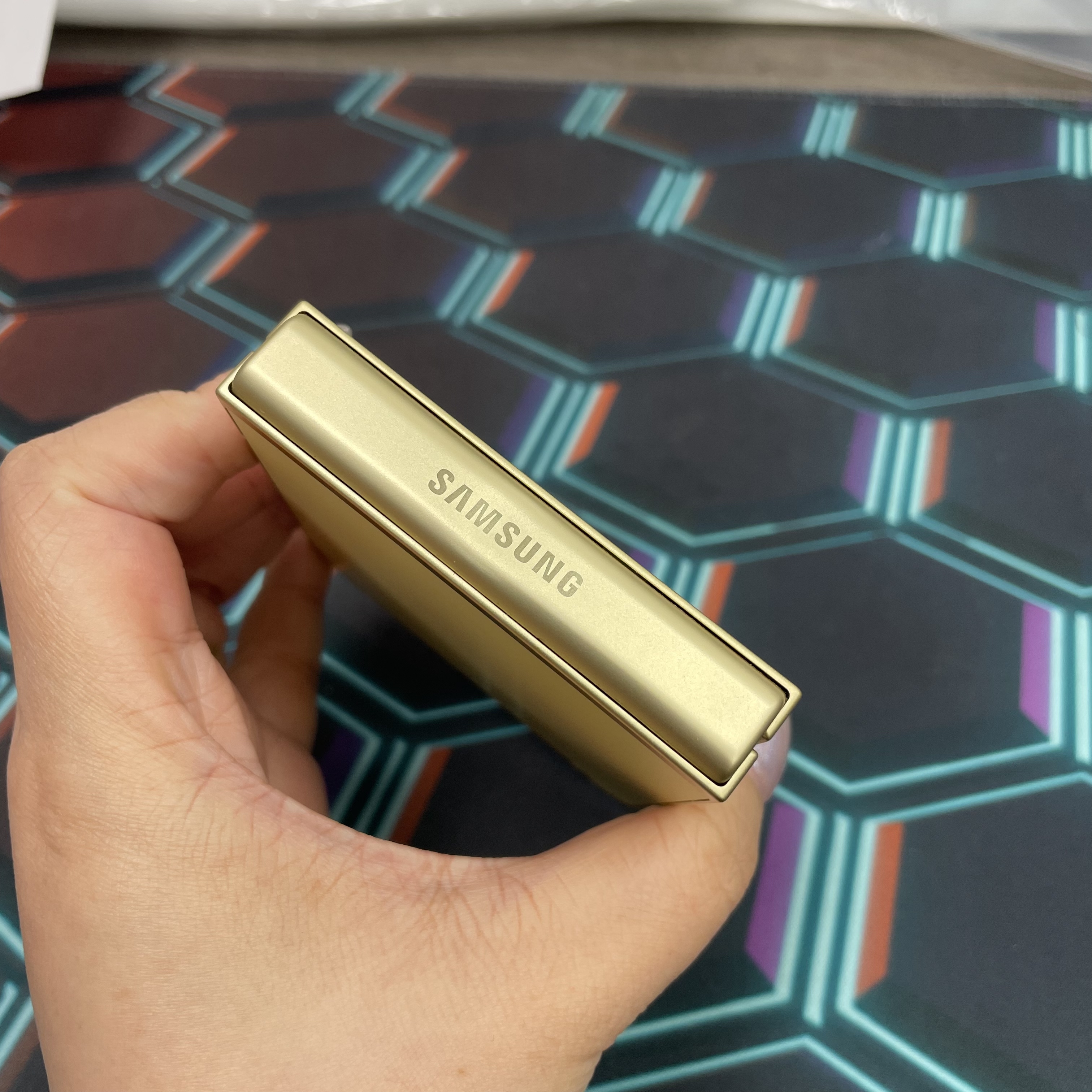 *6879 Galaxy Z Flip 6 完美機 12+256GB 黃色 yellow