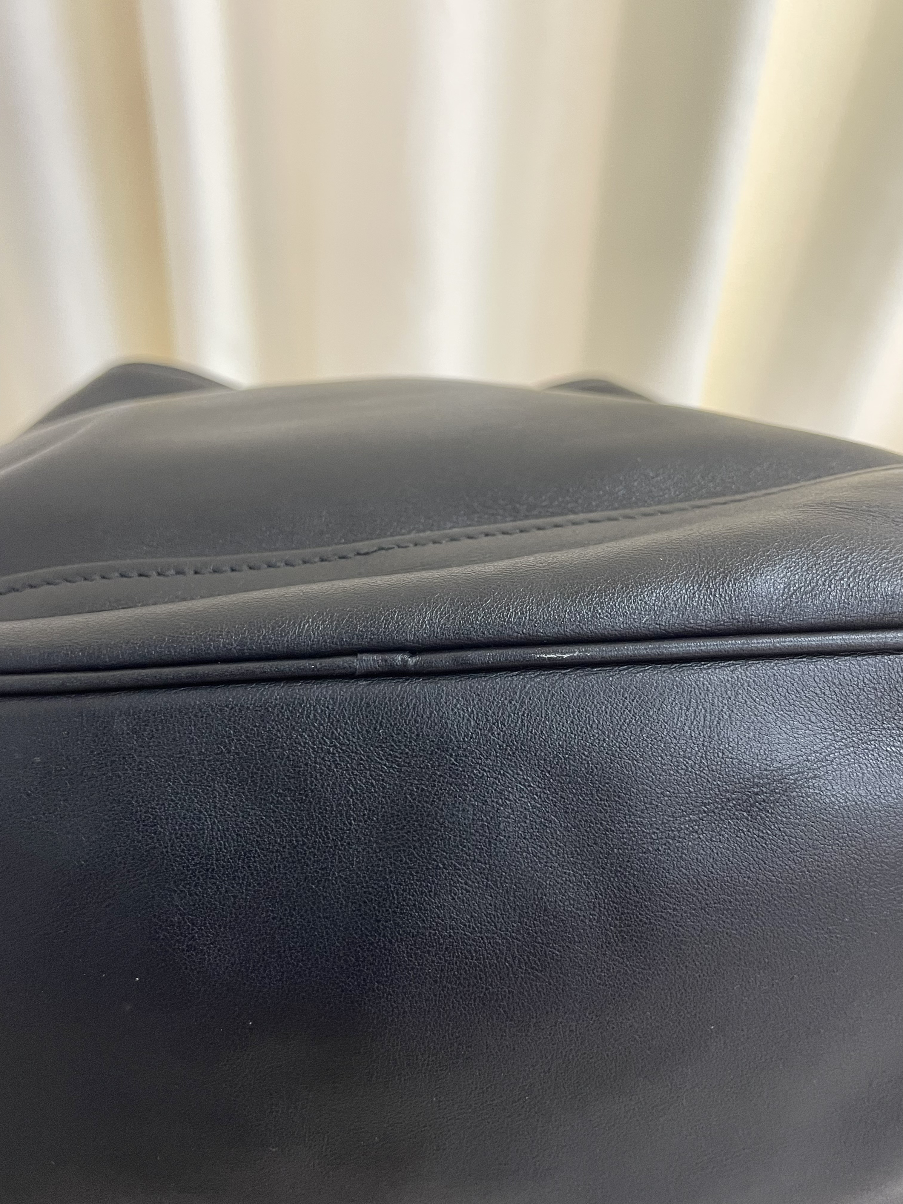 Pre-owned Prada Bucket Bag / Product Code: 26021305