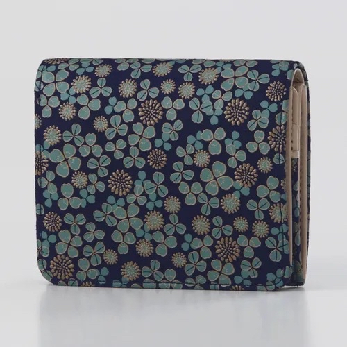 日本🇯🇵製造鹿皮🦌上繪有三片葉子和茂密的花朵圖案銀包👛現貨🥰