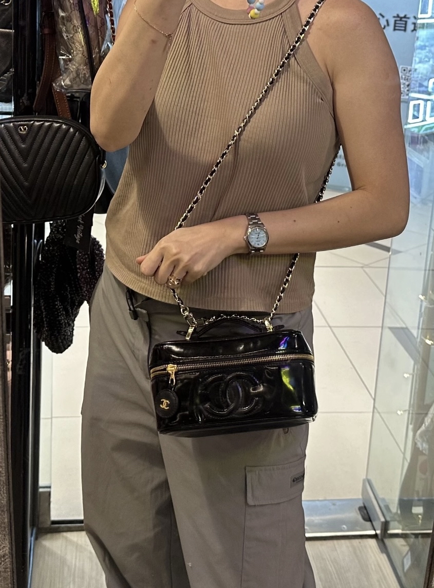 vintage chanel cc vanity case black patent leather