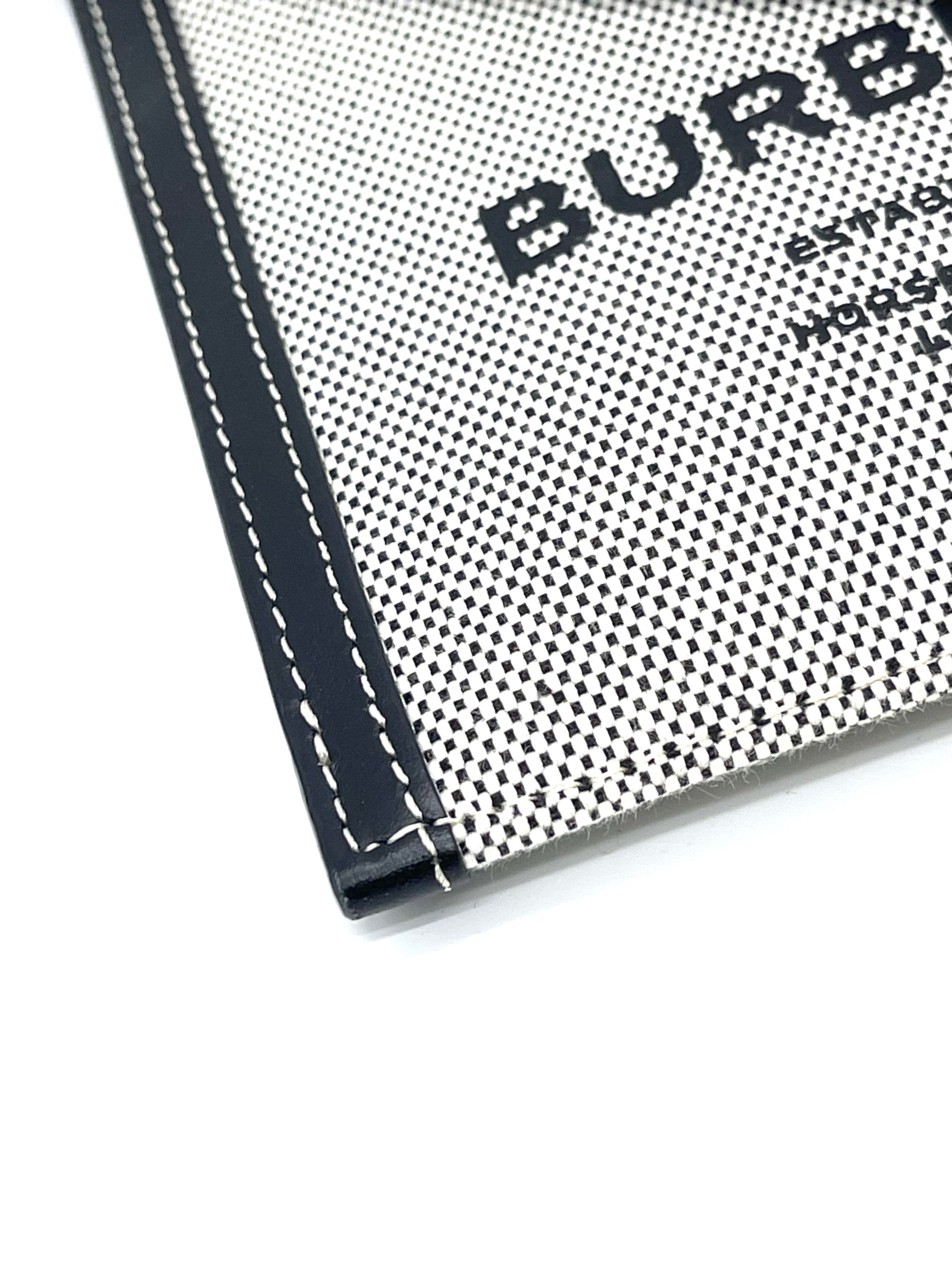 Pre-owned Burberry phone WOC / Product Code: 26040218