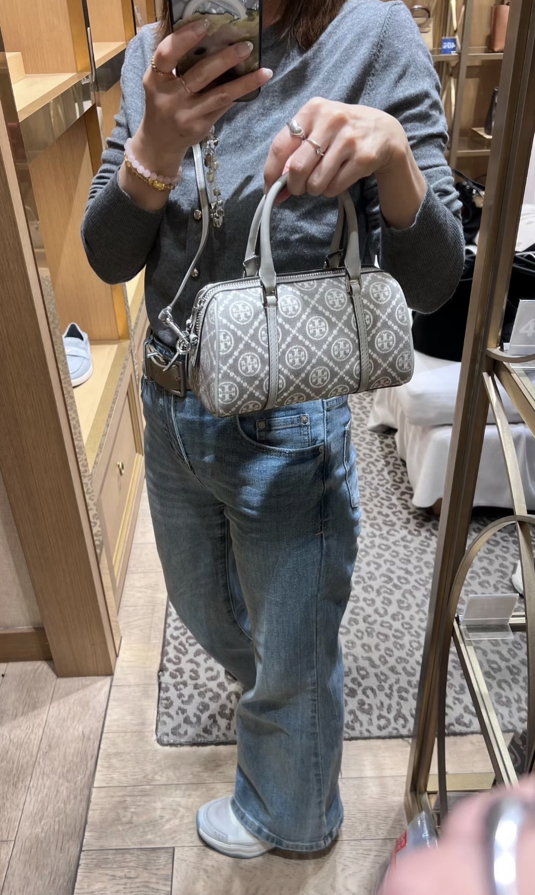 香港現貨-Tory Burch T MONOGRAM UTILITY MINI BARREL BAG