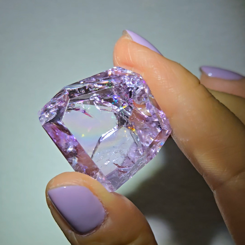 Amethyst pocket stone with rainbows and phantoms - AM82