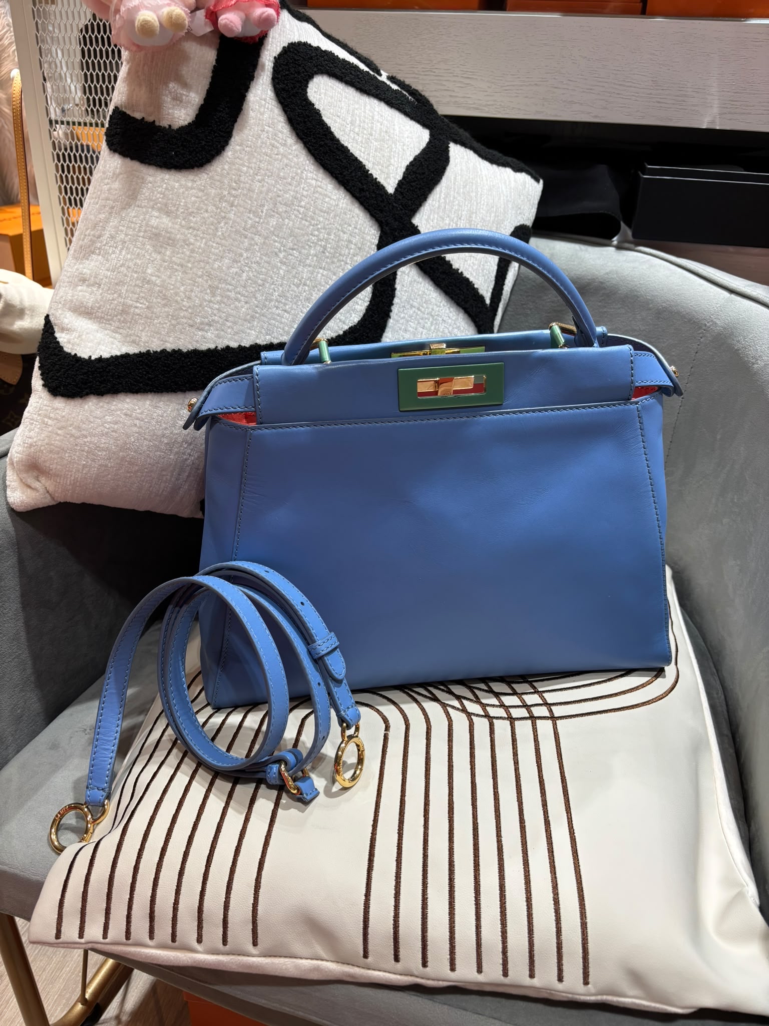 Fendi PEEKABOO REGULAR 100%Authentic , 98%new  ✅塵袋✅booklet tap 