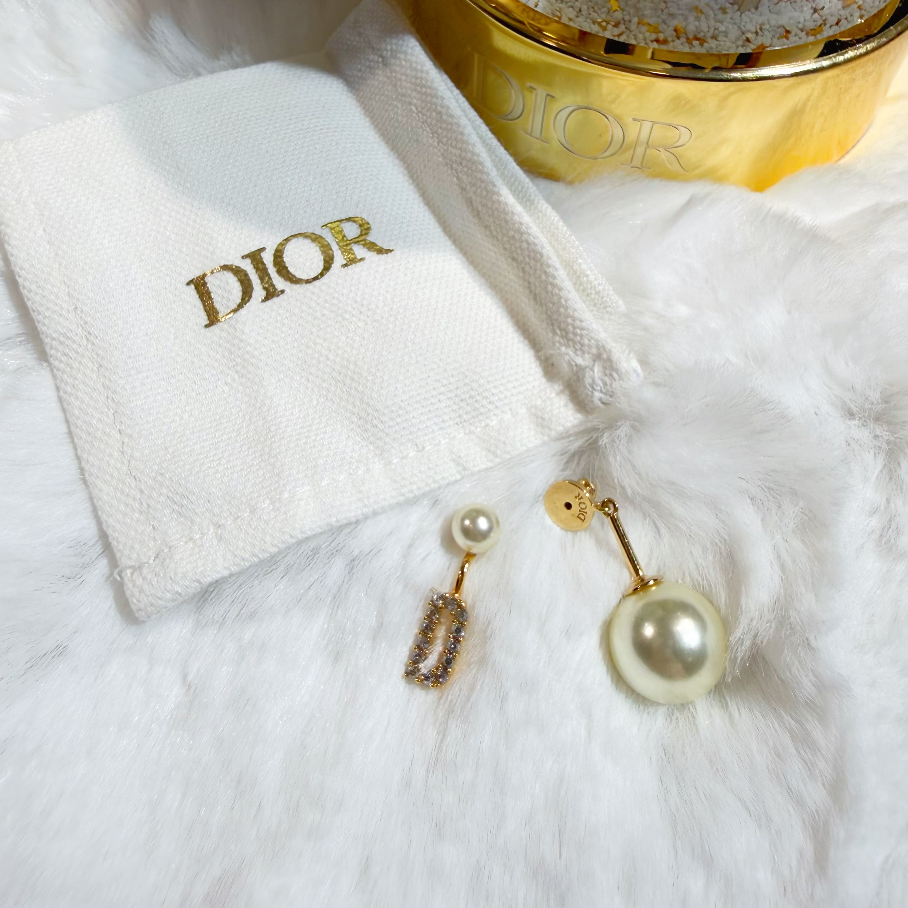 Dior earrings pearl/D