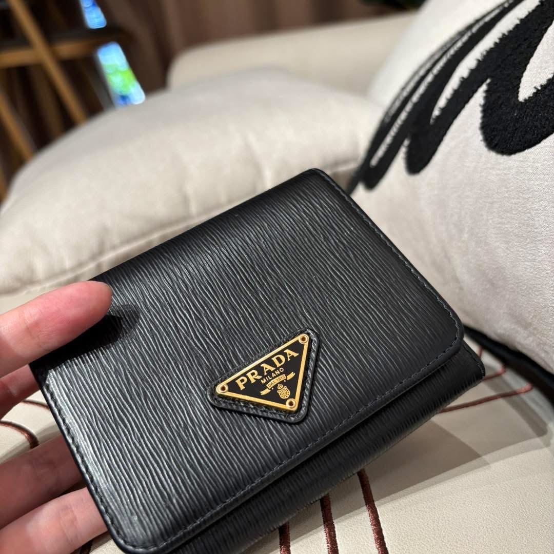 Prada short wallet calfskin 100%Authentic, 95%New