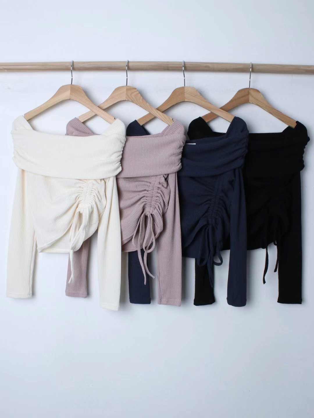 【 Goodbye Winter🫧不規則領口綁帶直紋上衣💗】 Irregular Neck Top 