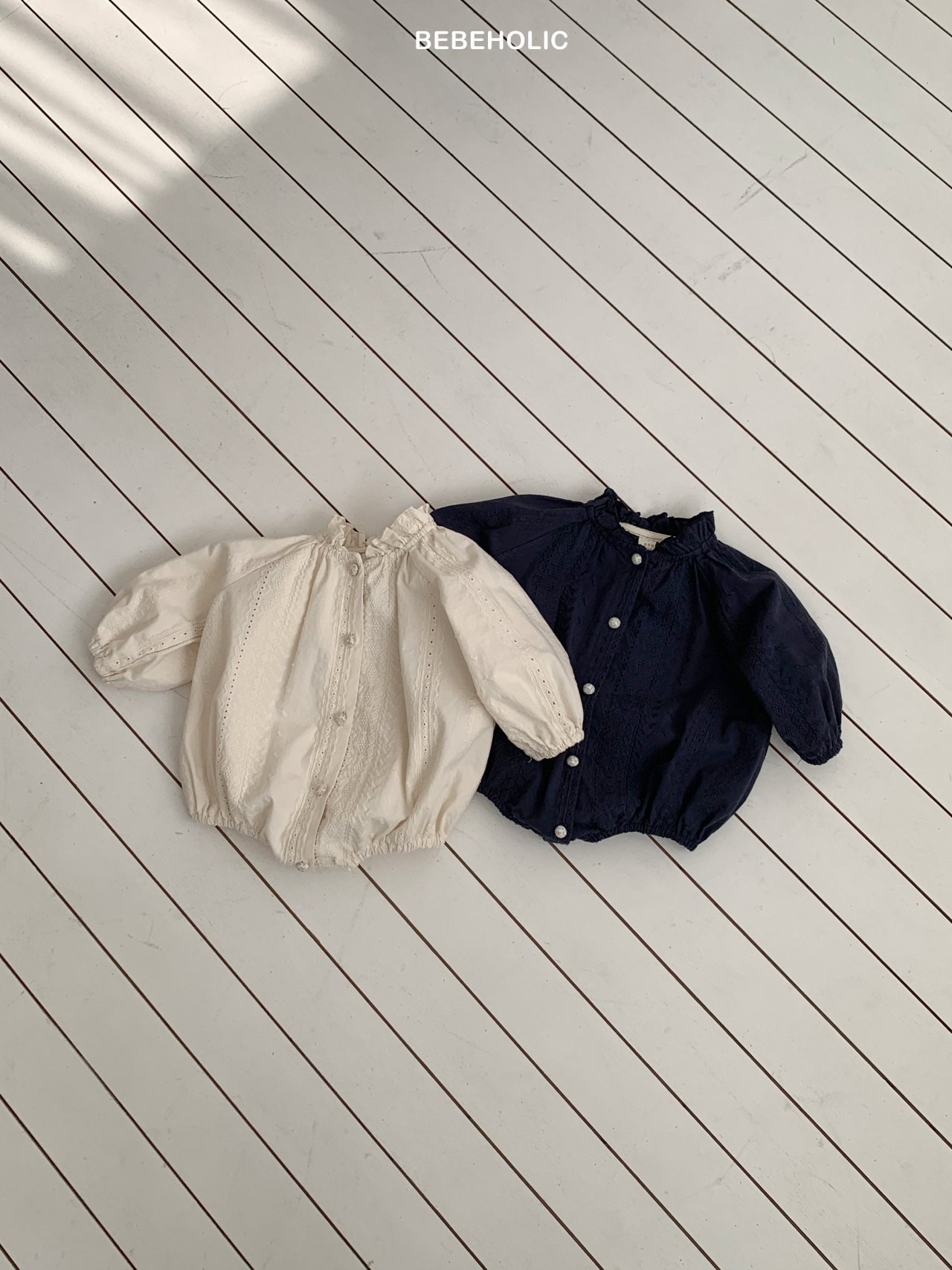 🌸預訂 韓國直送🌸🇰🇷BEBEHOLIC兩色提花刺繡花邊領長袖包屁衣