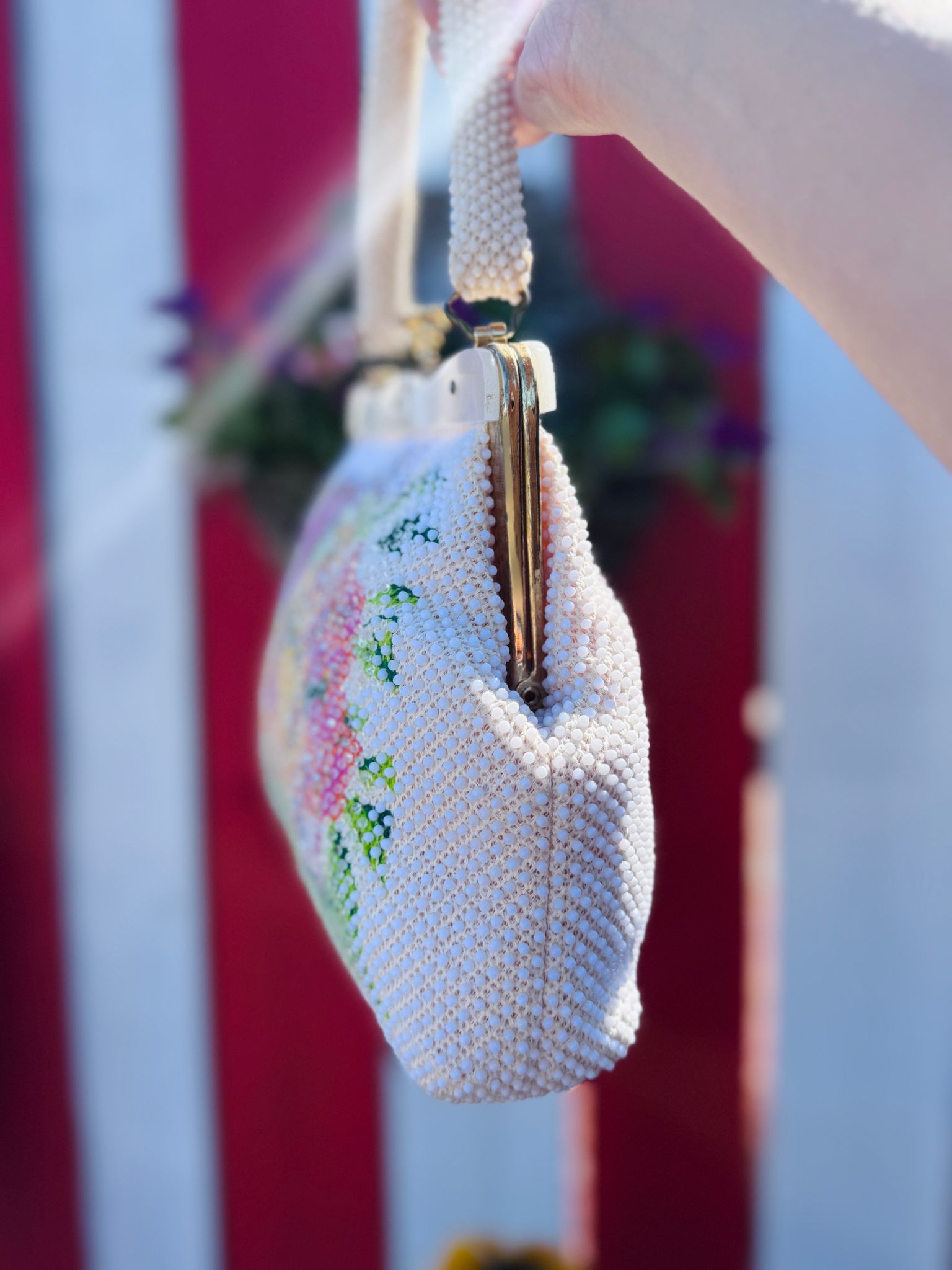 Unmarked C.a. 1960s Made in Hong Kong "Sugar-Coated" Floral Bead Bag (MT2597)