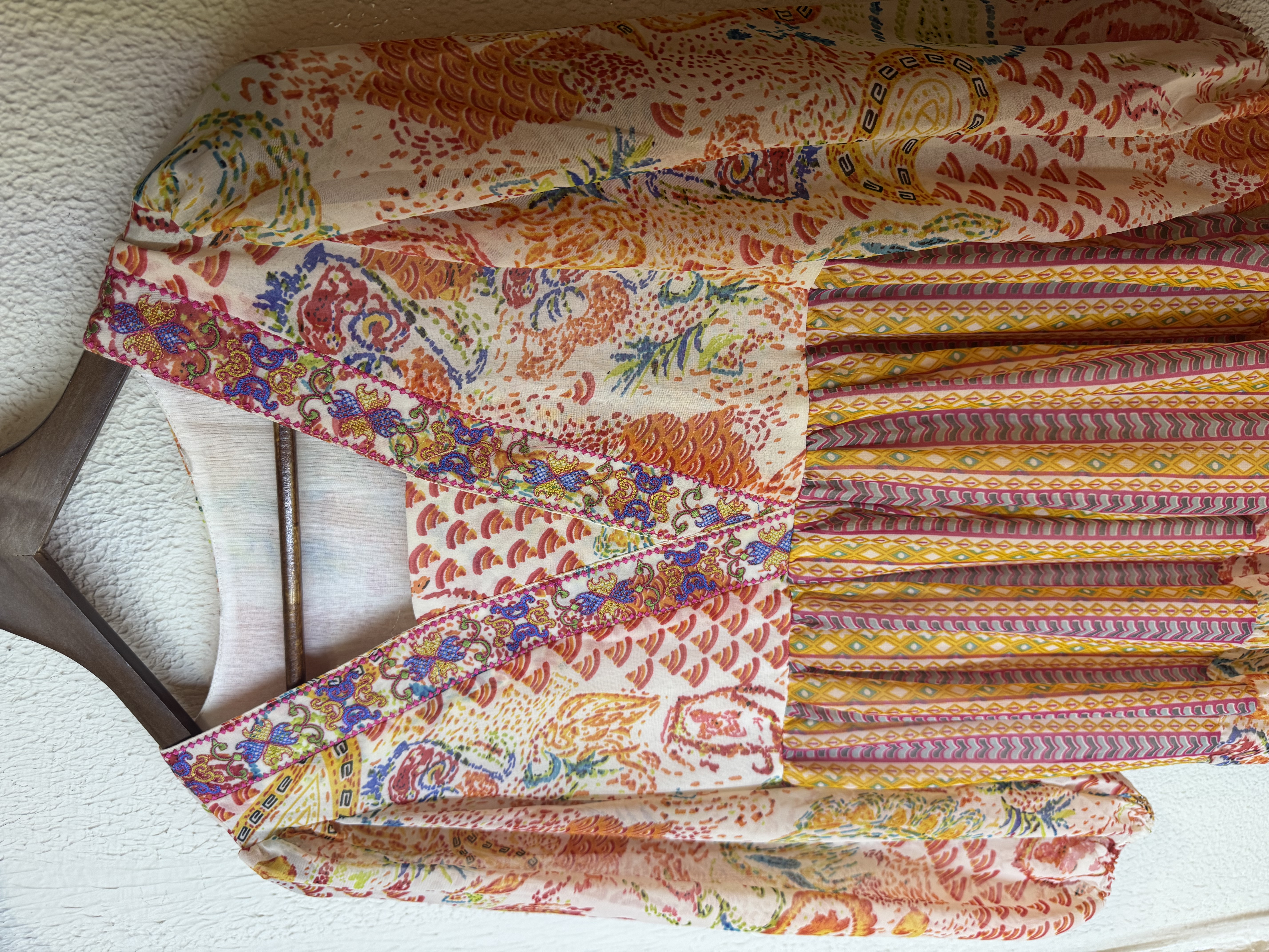 2362 Orange Chiffon V-Neck Paisley OP 44"
