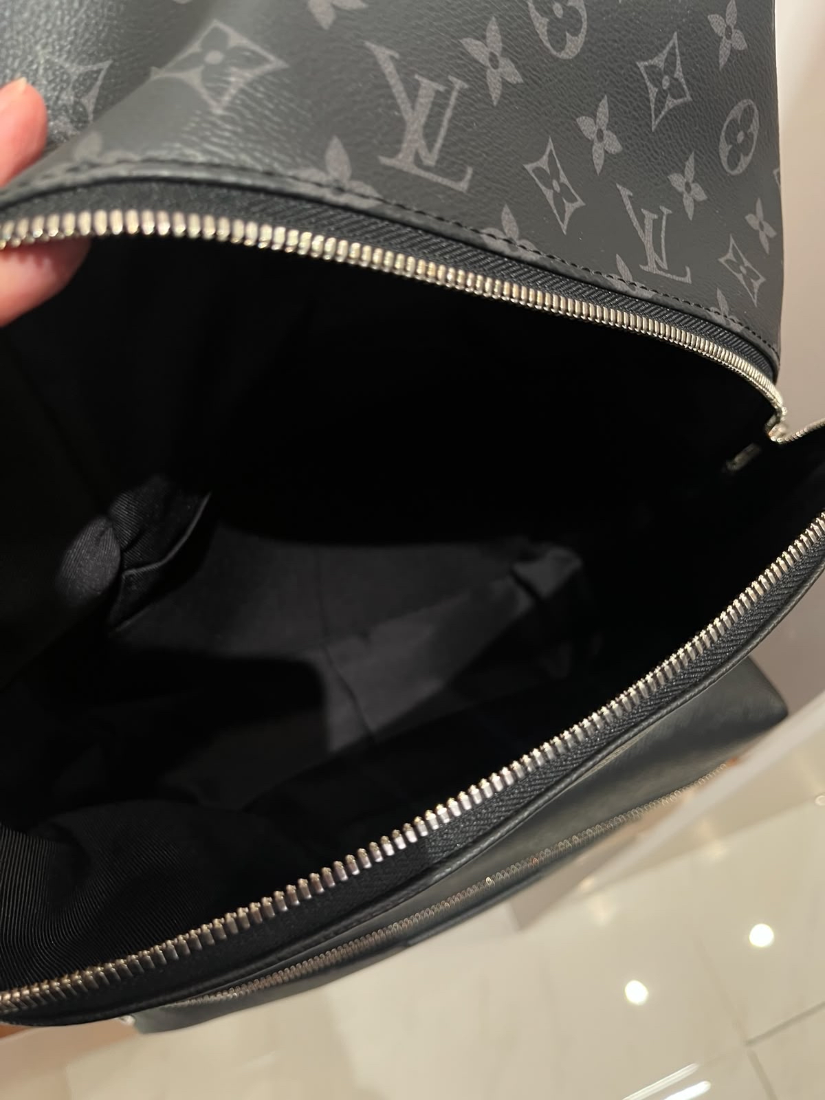 Lv Taigarama Discovery Backpack M31033 100%Authentic, 98%New ✅Dust bag