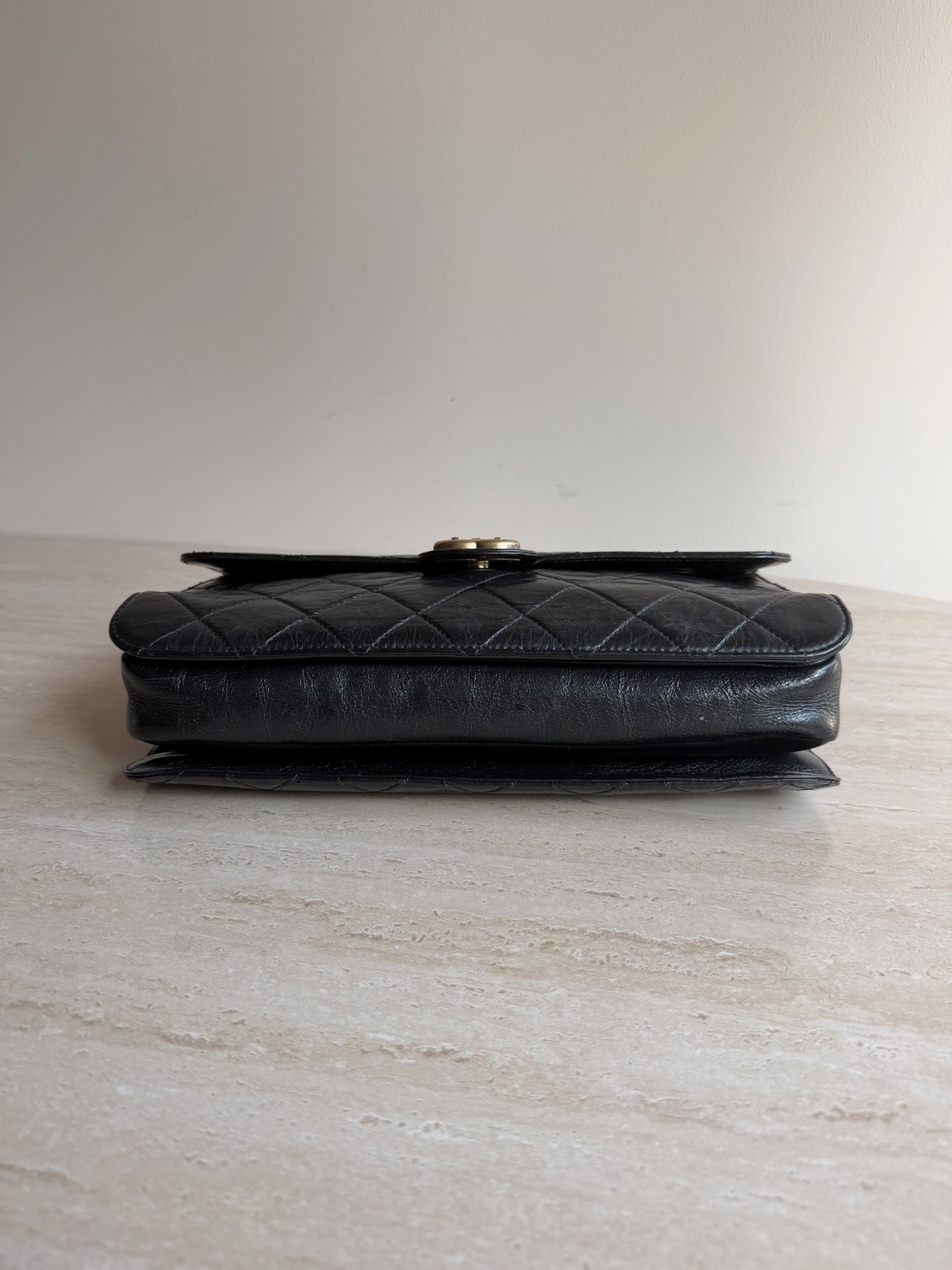 【預訂貨品】Chanel黑金斜孭袋