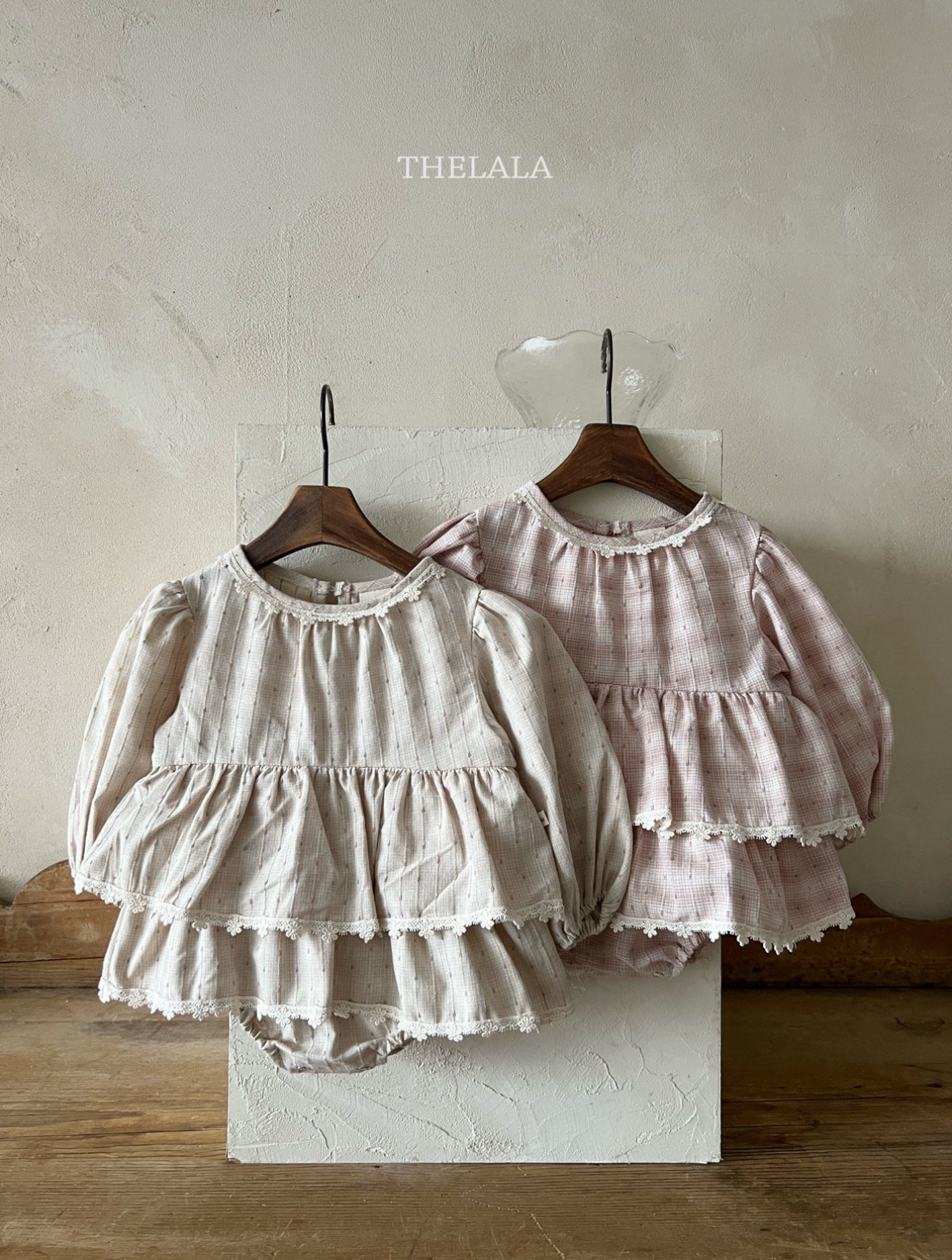 🌸預訂 韓國直送🌸🇰🇷THELALA兩色蕾絲花邊層疊荷葉邊格紋長袖包屁裙