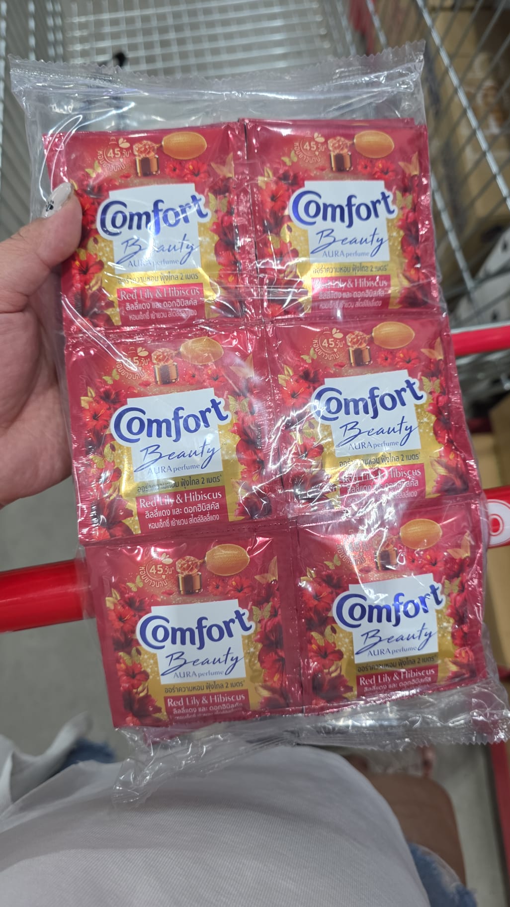 Comfort Beauty Aura Perfume 柔軟精，香味為「紅百合與木槿花」