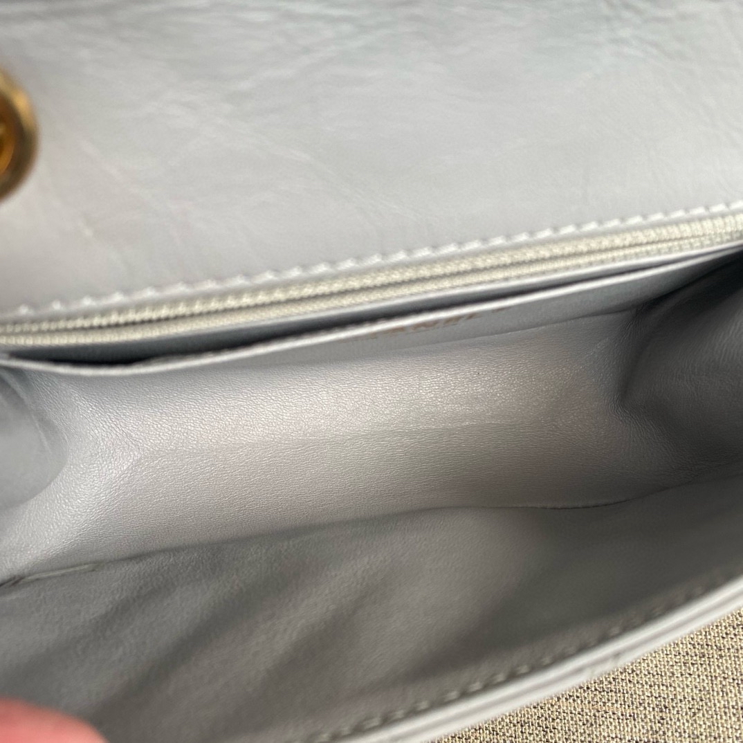 【預訂貨品】Chanel淺灰郵差包