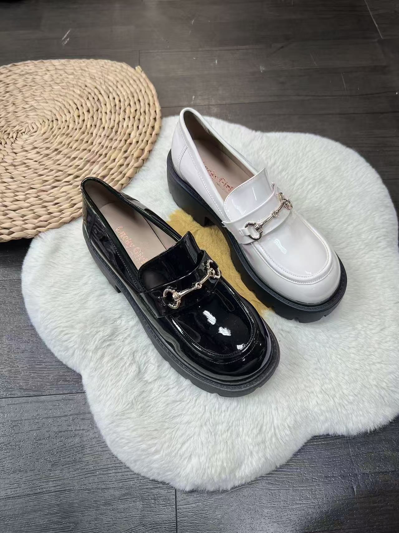 TA77 爆款百搭马蹄扣乐福鞋